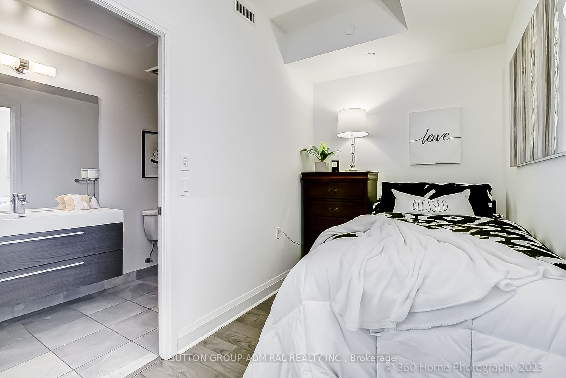 15 Zorra St, #1006