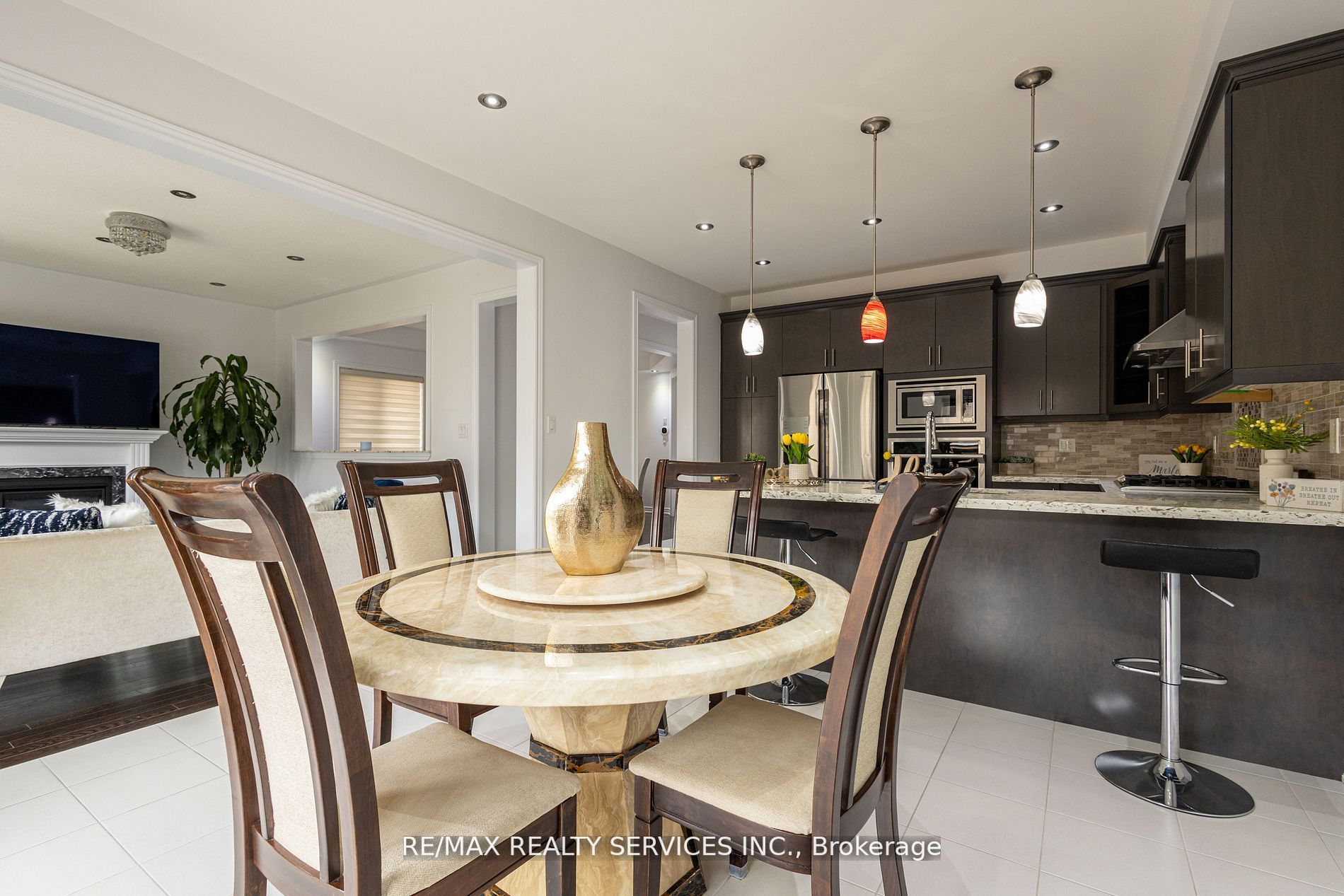 90 Yardley Cres