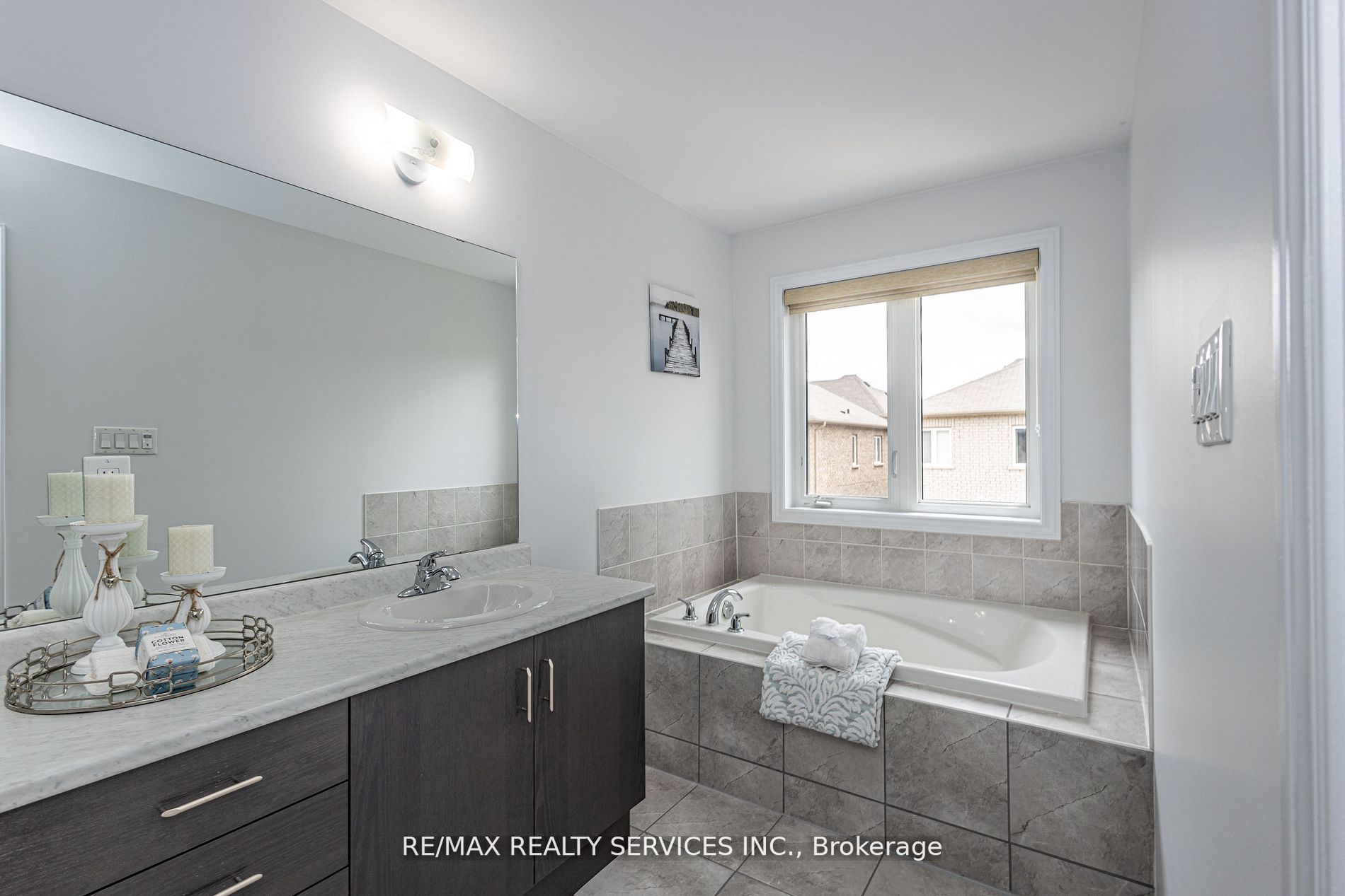 90 Yardley Cres