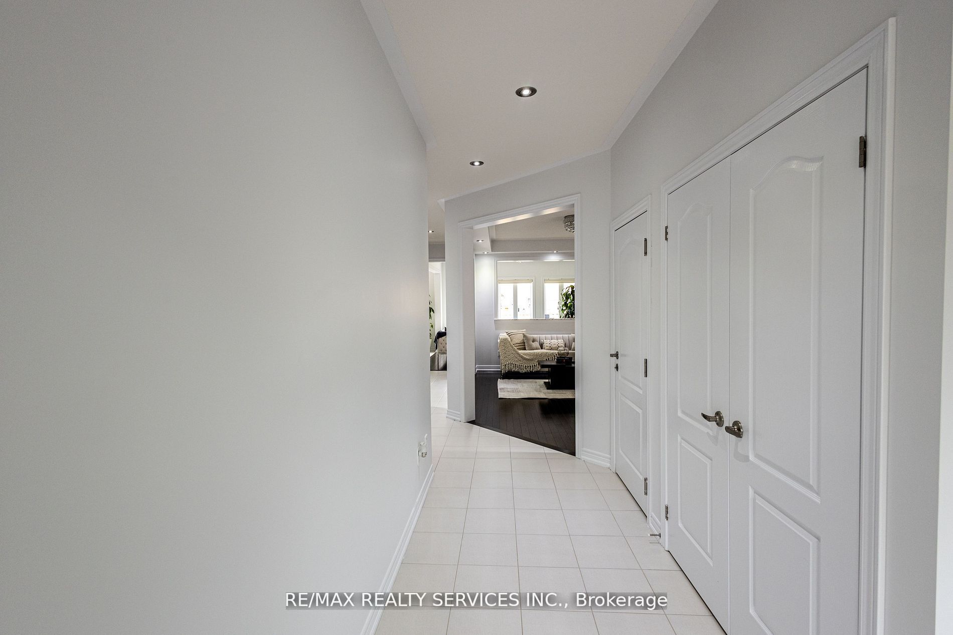 90 Yardley Cres