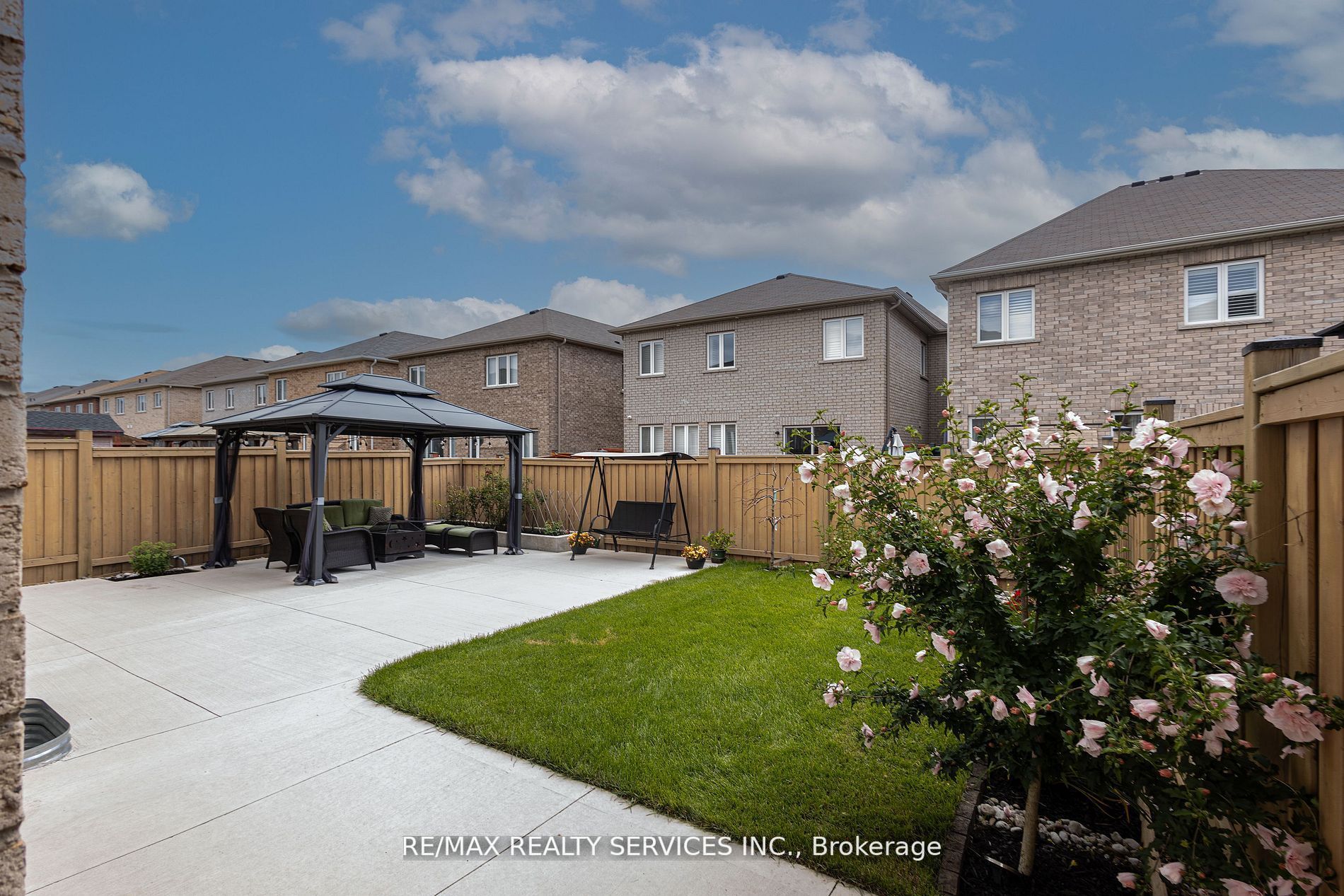 90 Yardley Cres