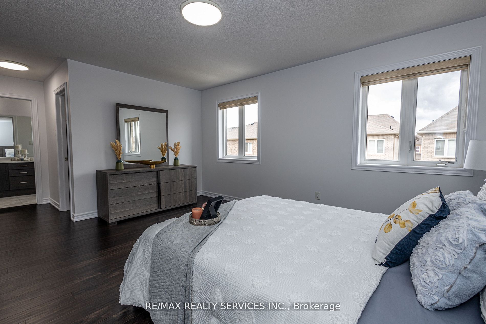 90 Yardley Cres