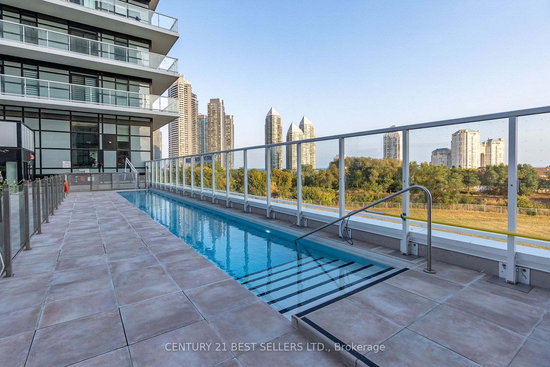 251 Manitoba St, #413