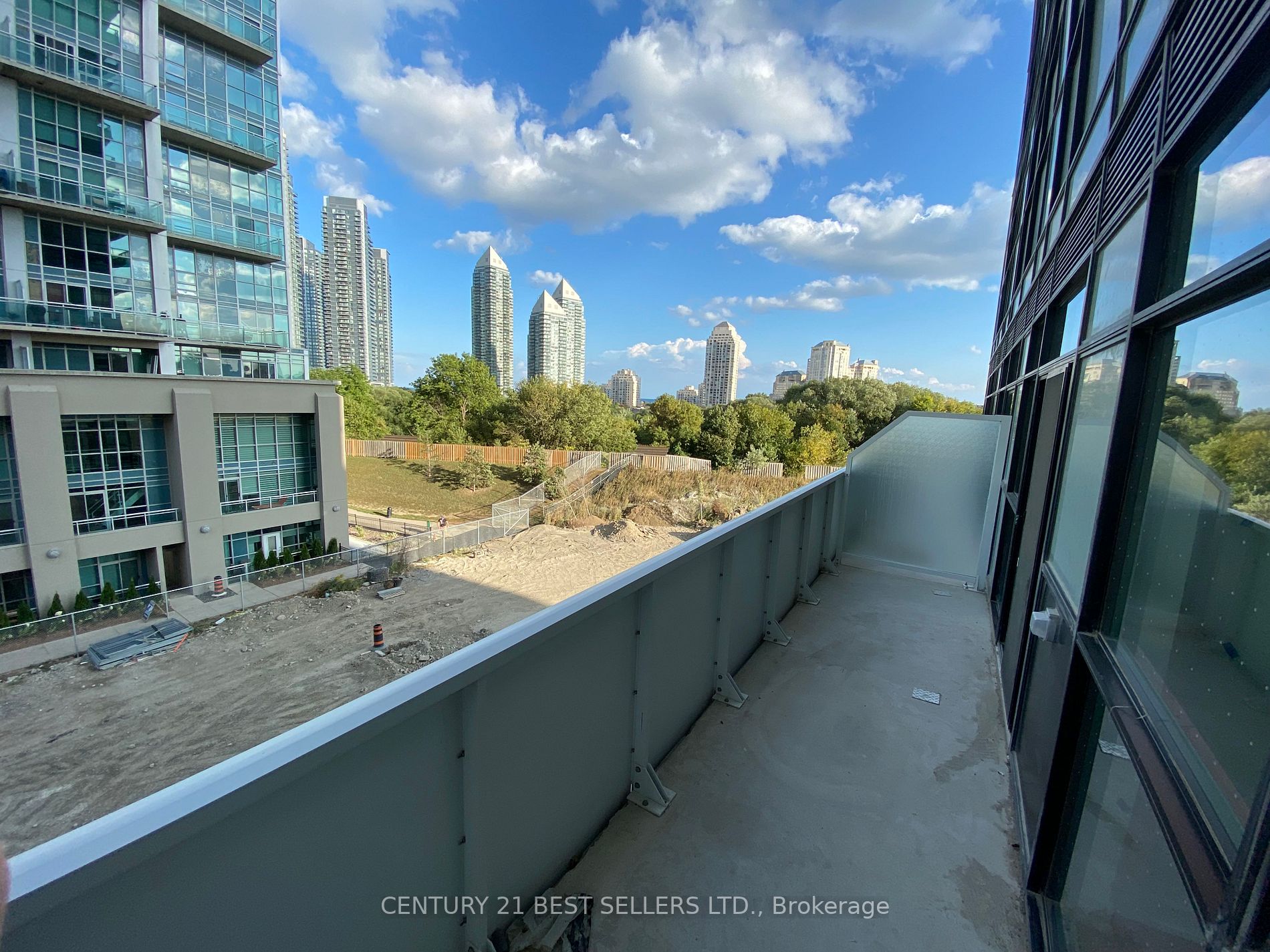 251 Manitoba St, #413