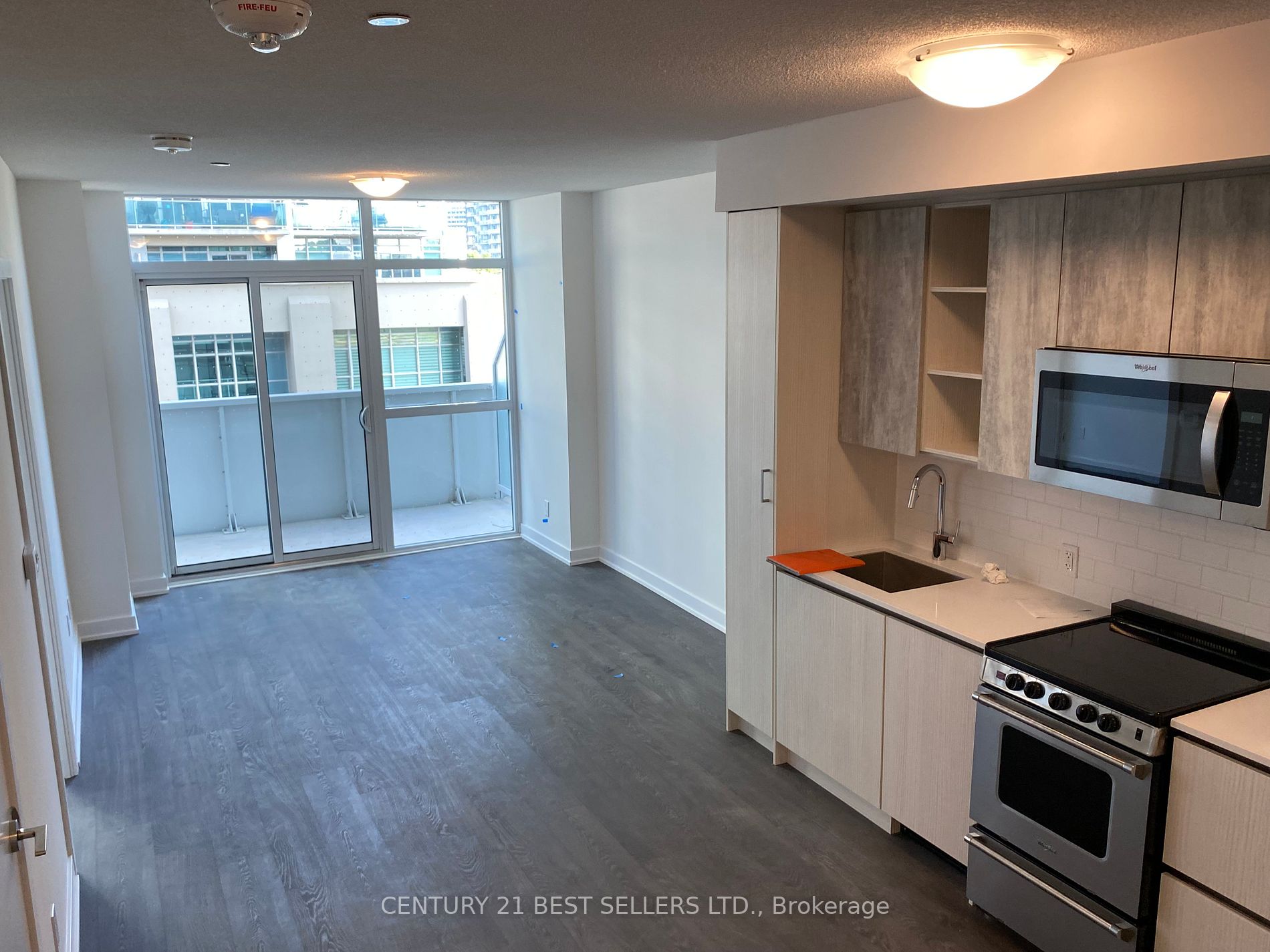 251 Manitoba St, #413