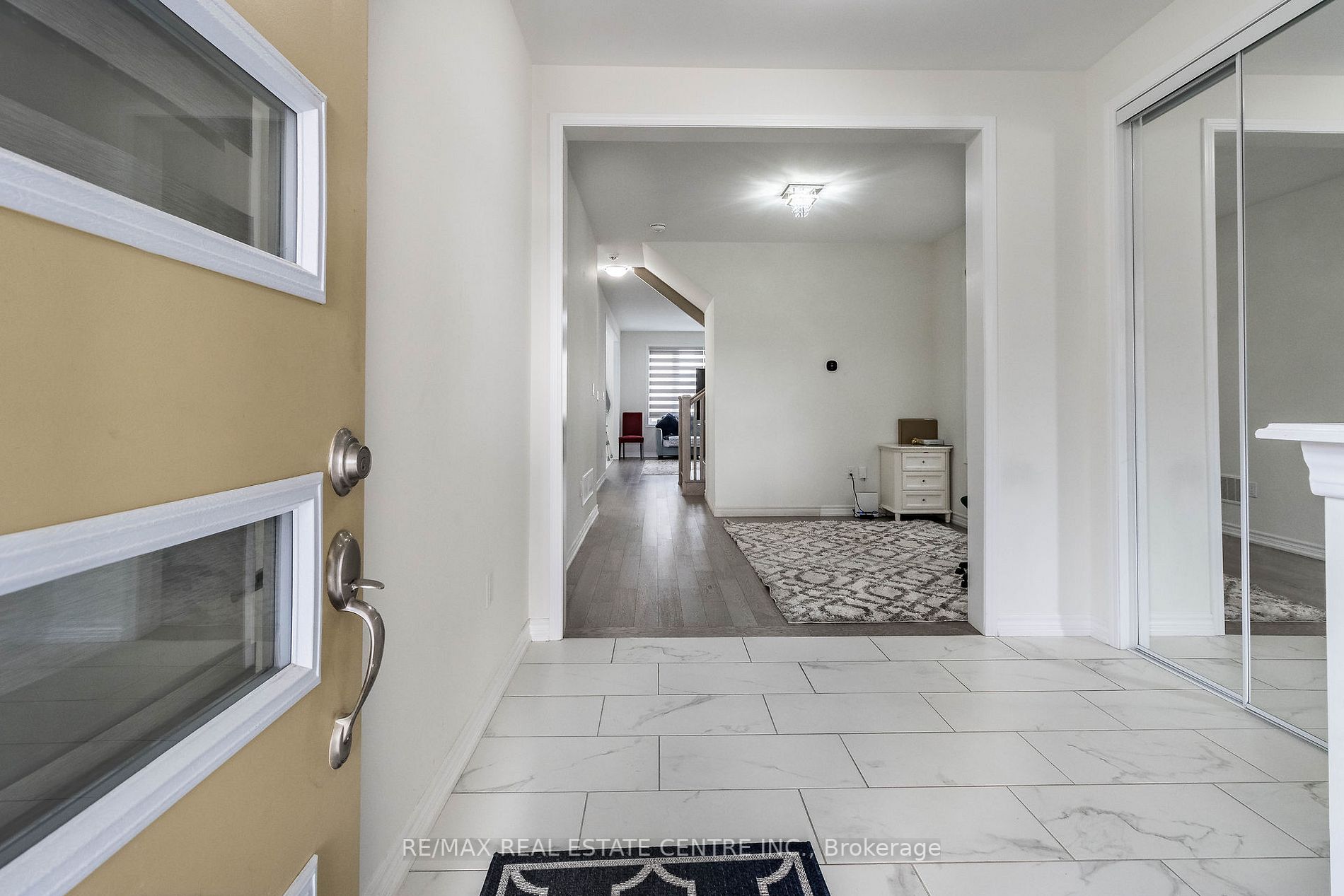 72 Circus Cres, #Upper