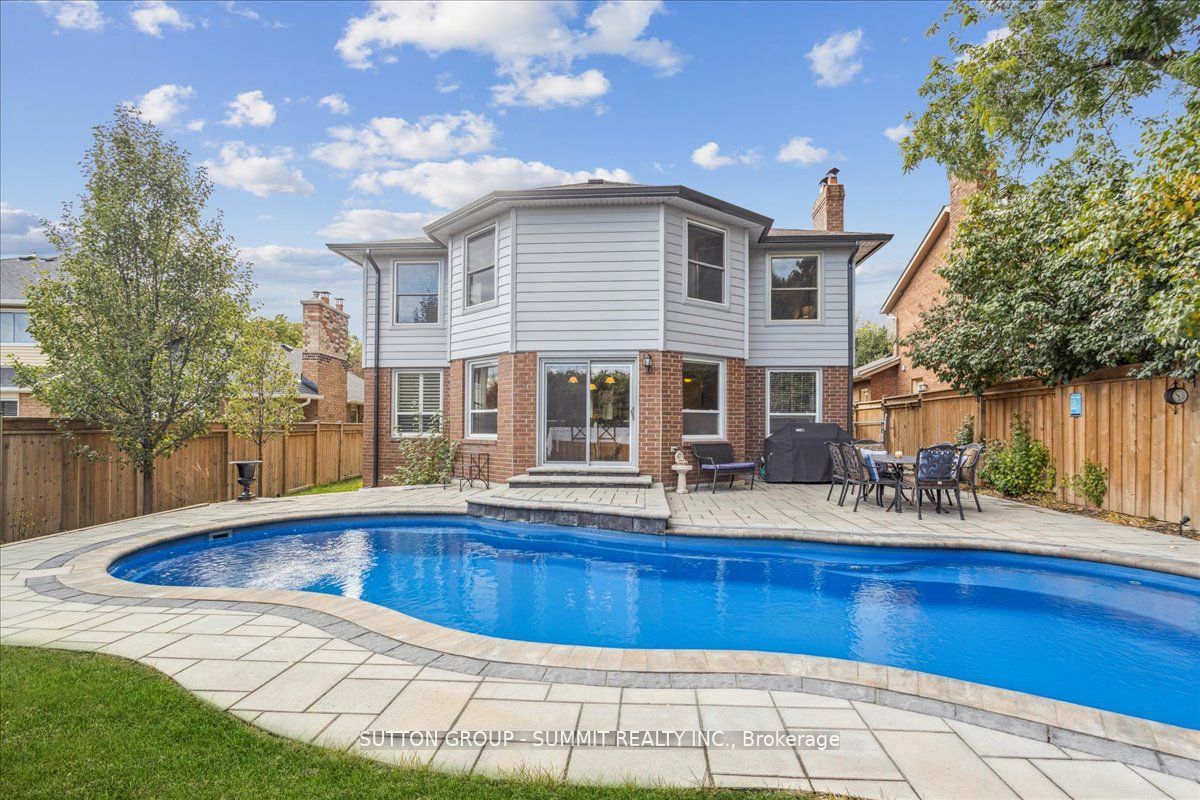 2153 Winding Way