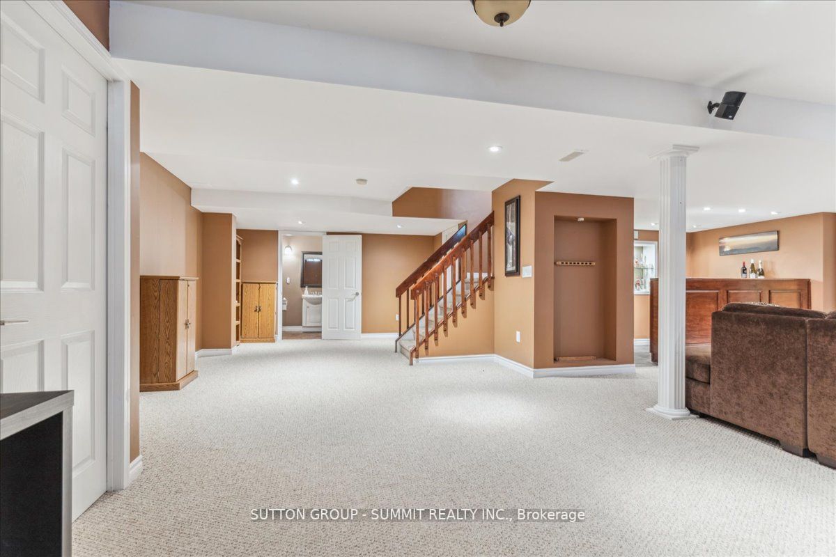 2153 Winding Way
