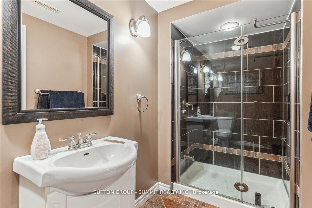 2153 Winding Way