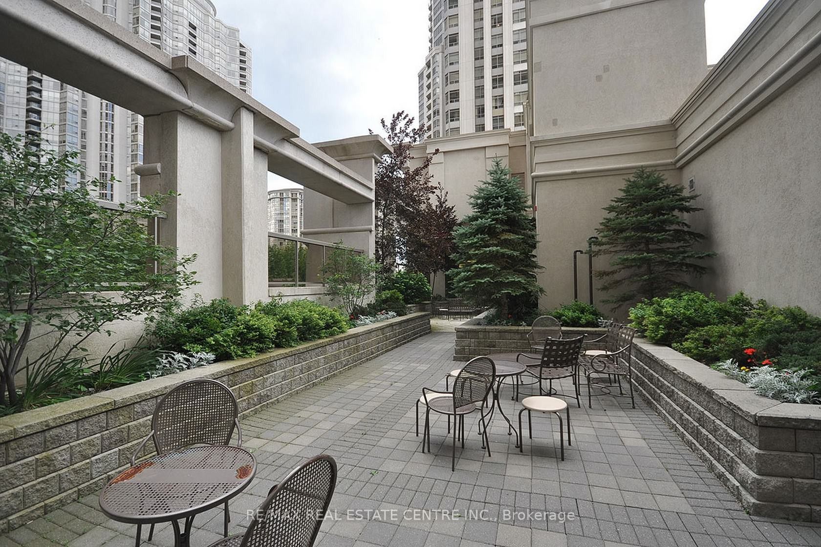 35 Kingsbridge Garden Circ, #2013