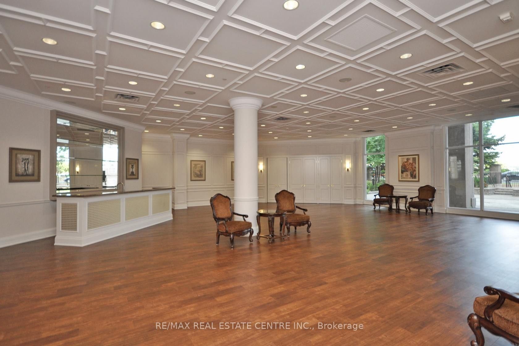 35 Kingsbridge Garden Circ, #2013