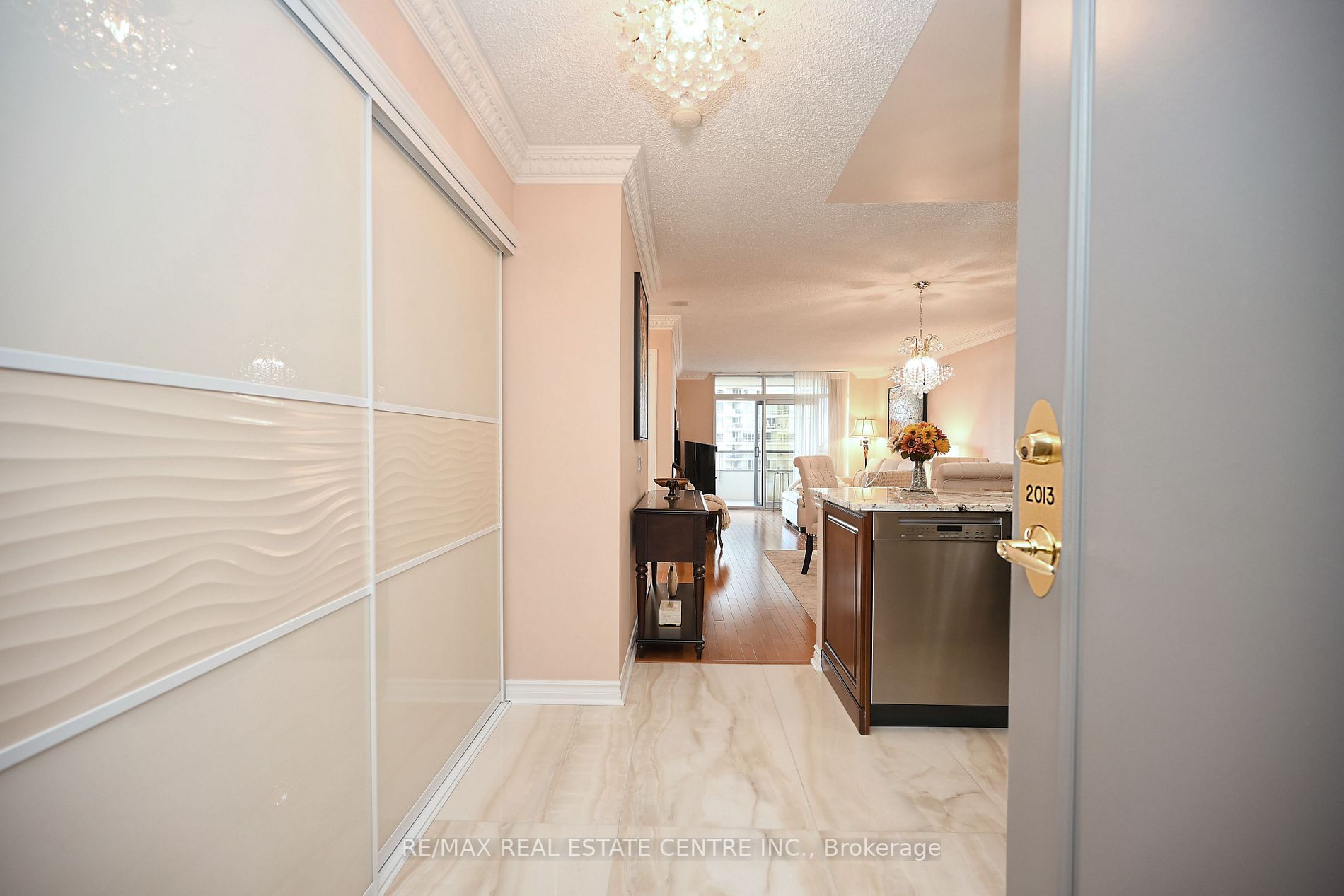 35 Kingsbridge Garden Circ, #2013