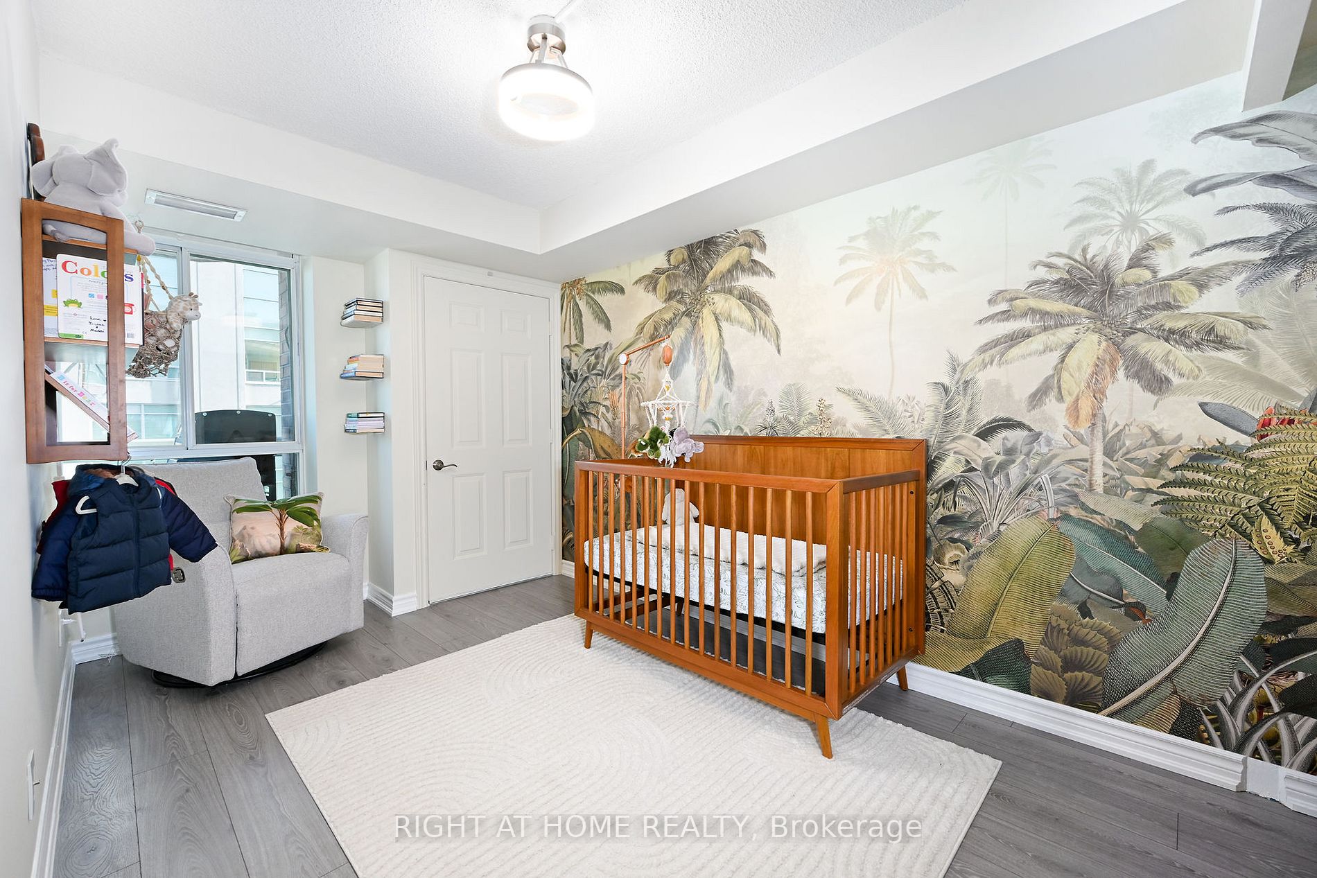 190 Manitoba St, #805
