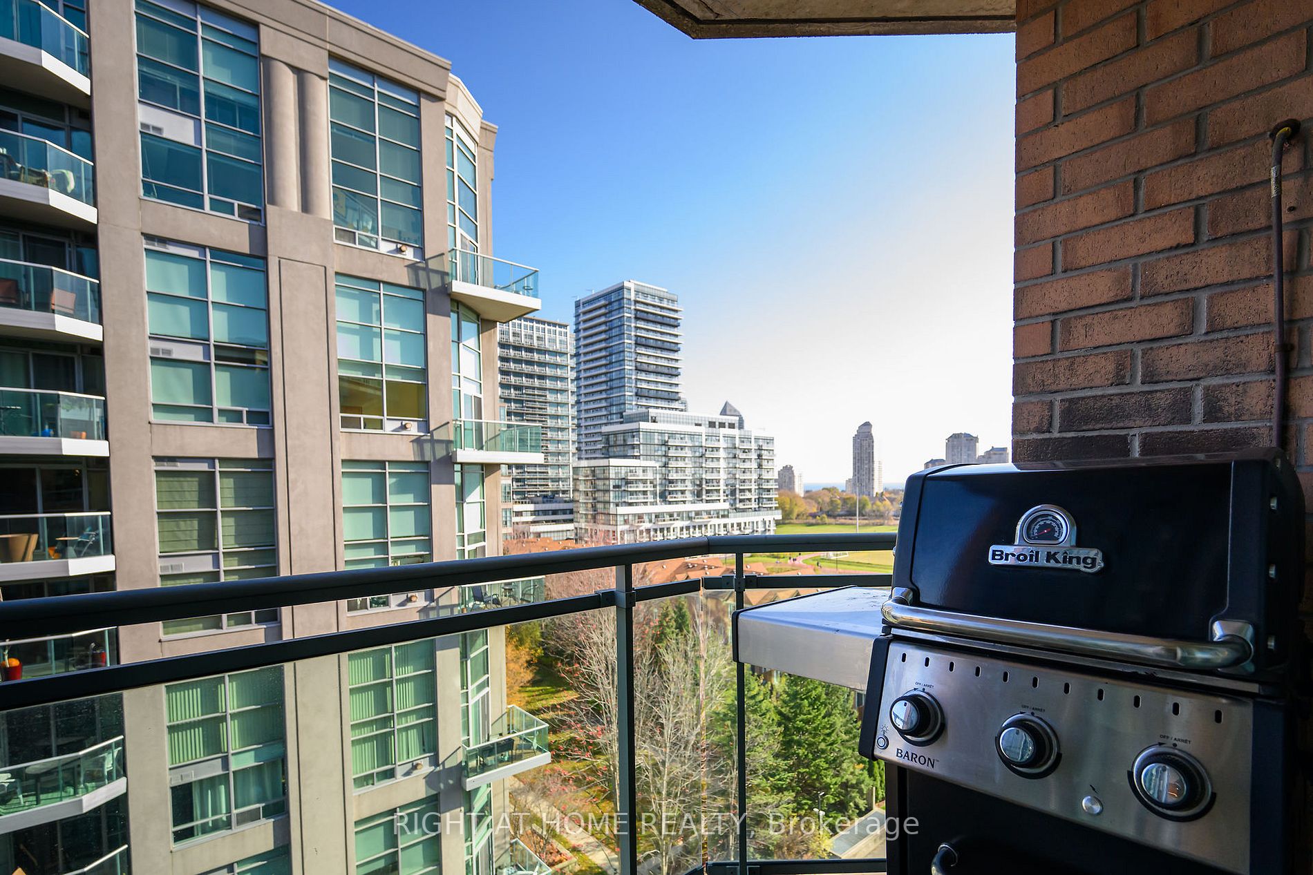 190 Manitoba St, #805