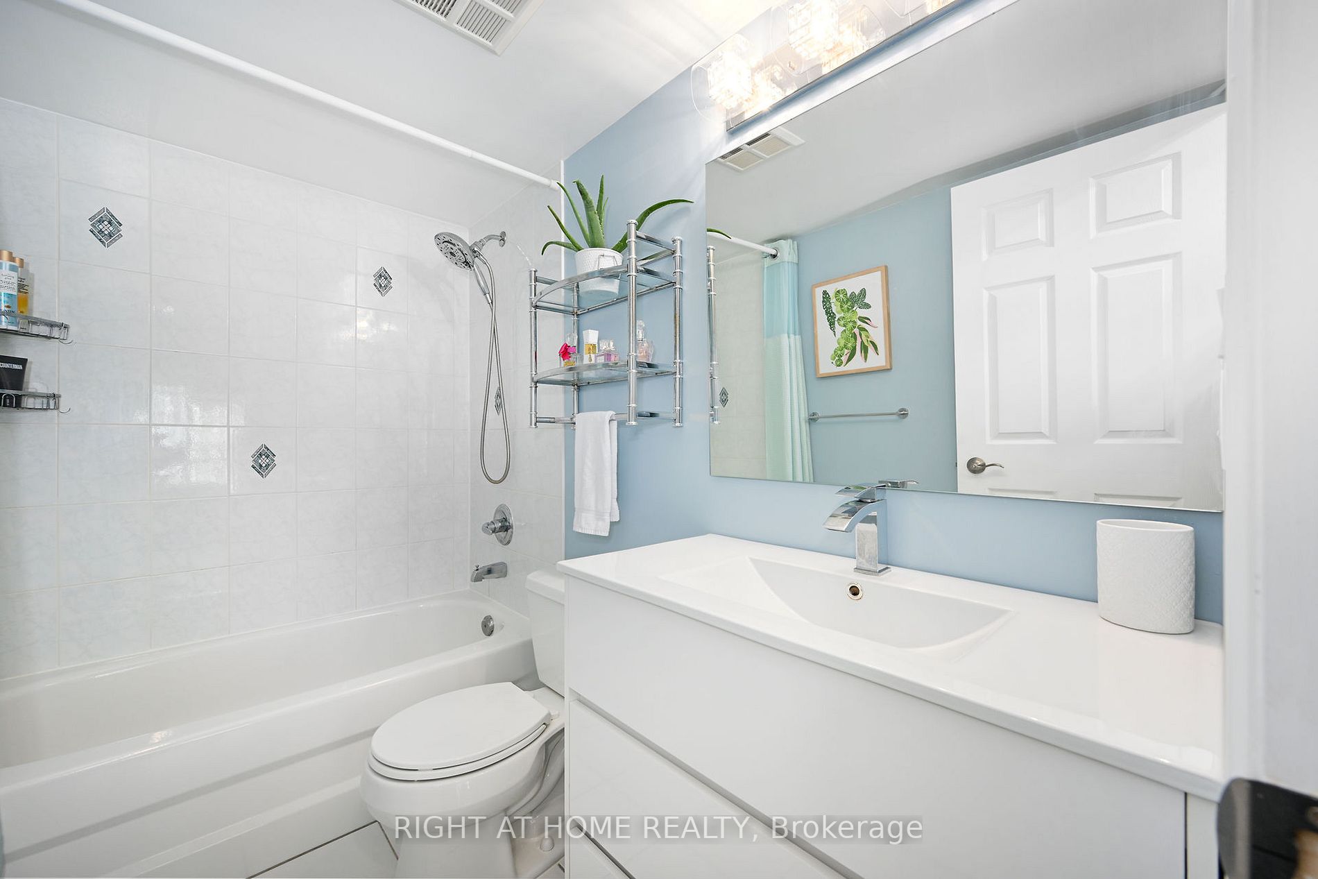 190 Manitoba St, #805