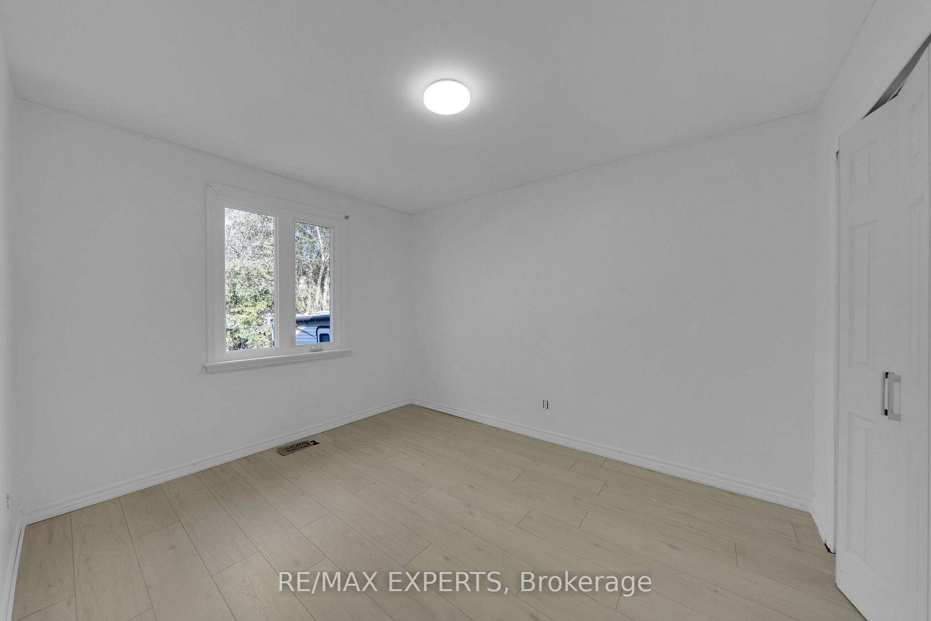 79 Louisa St