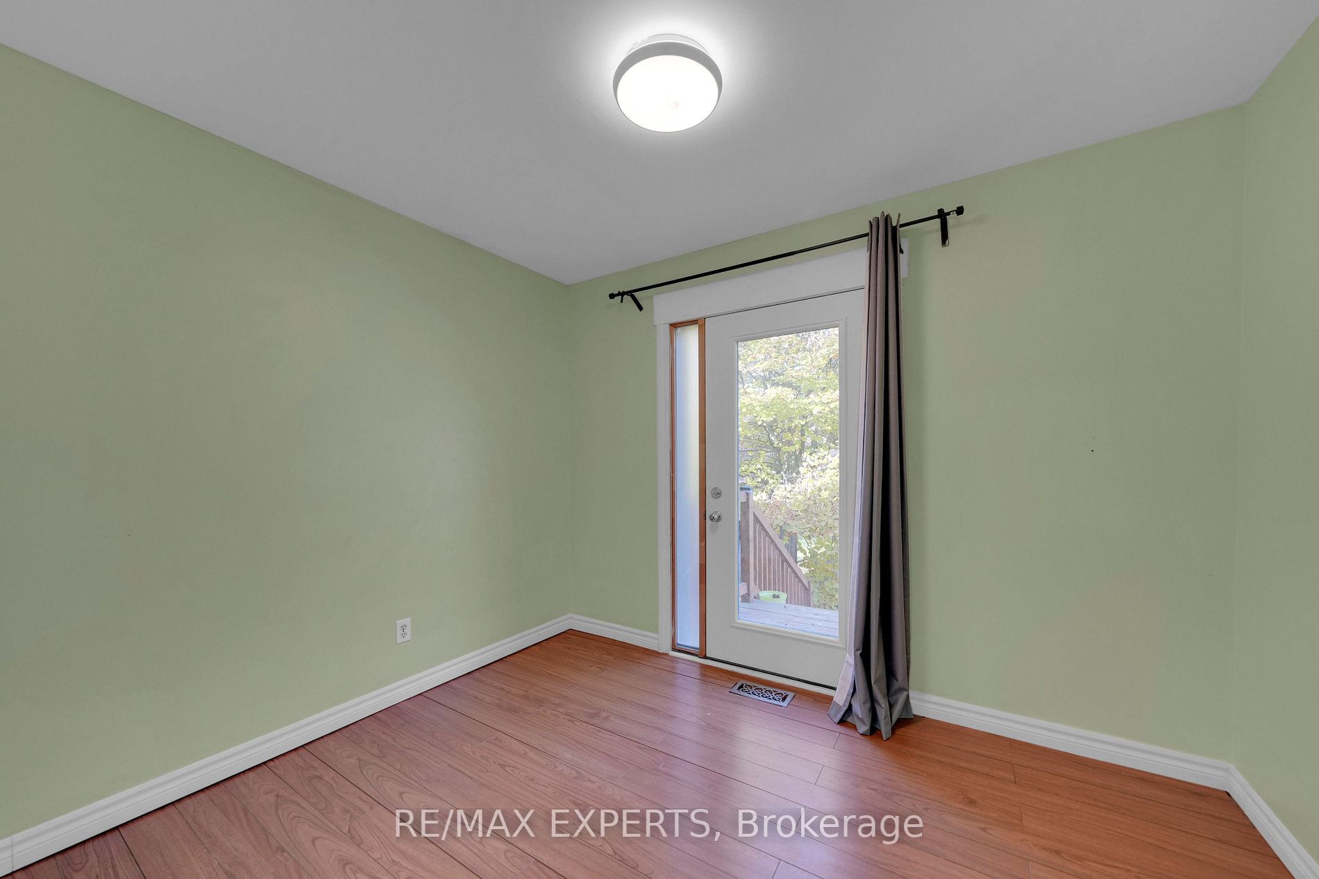 79 Louisa St