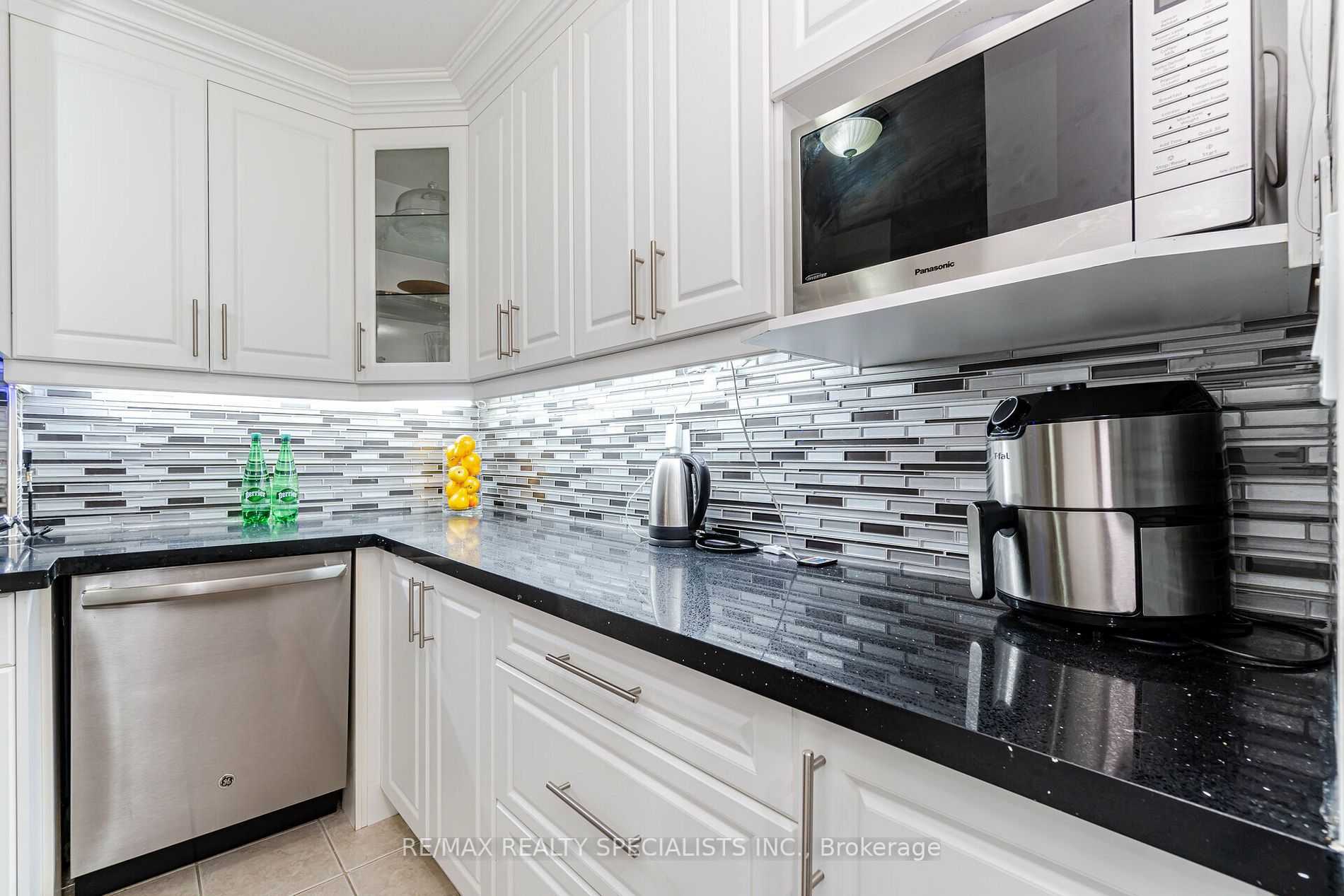 3025 The Credit Woodlands Dr N, #123