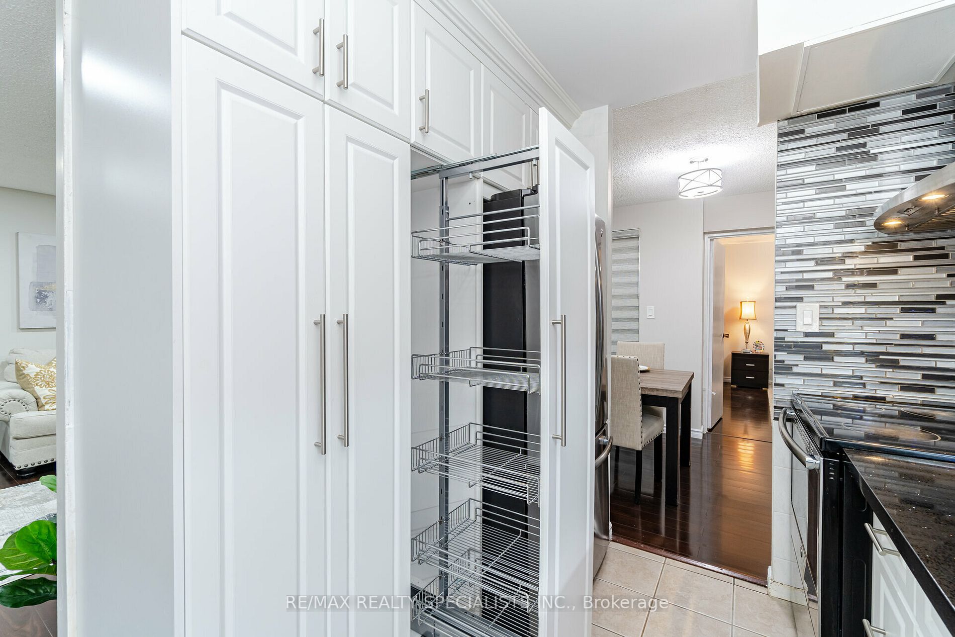 3025 The Credit Woodlands Dr N, #123