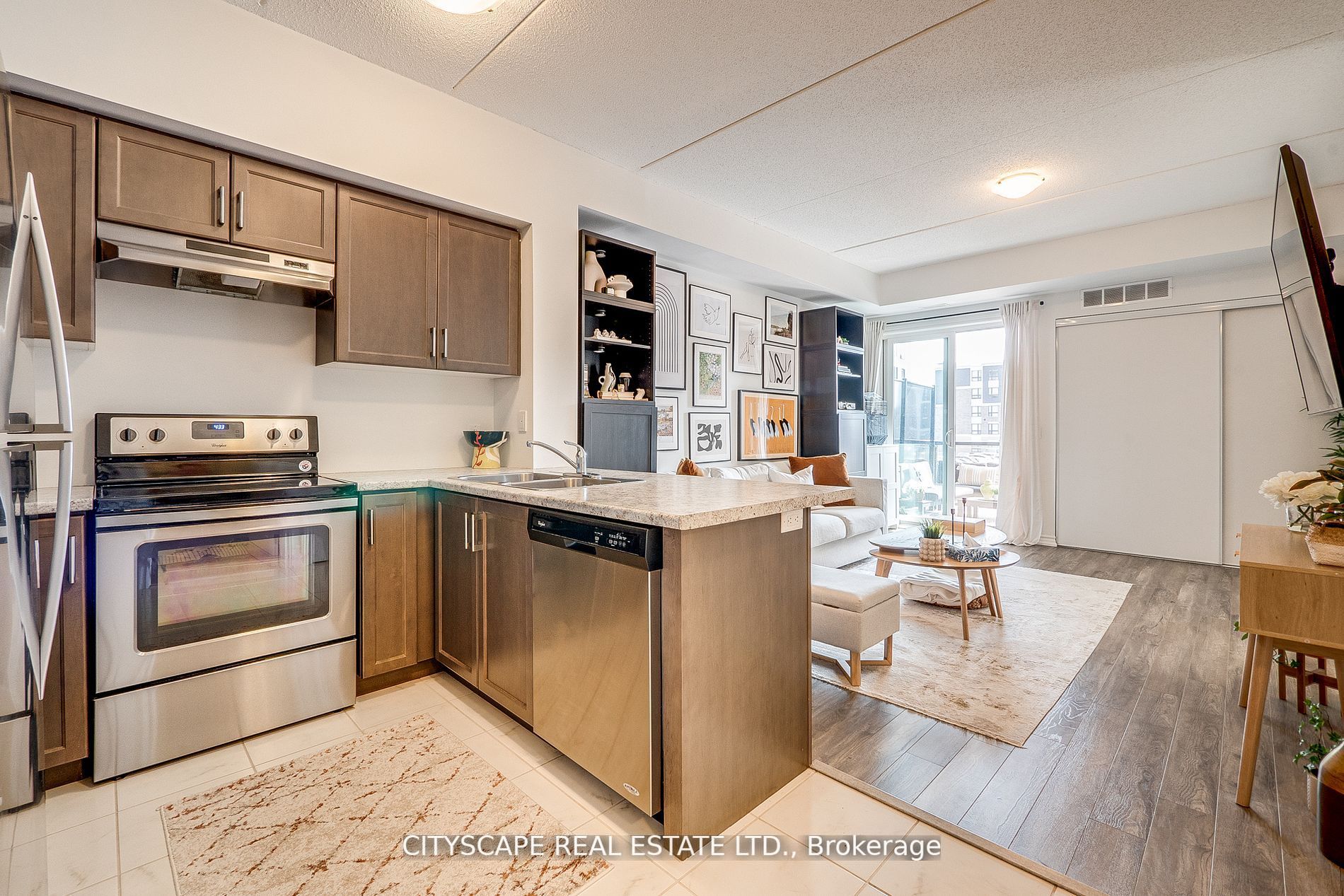 640 Sauve St, #204