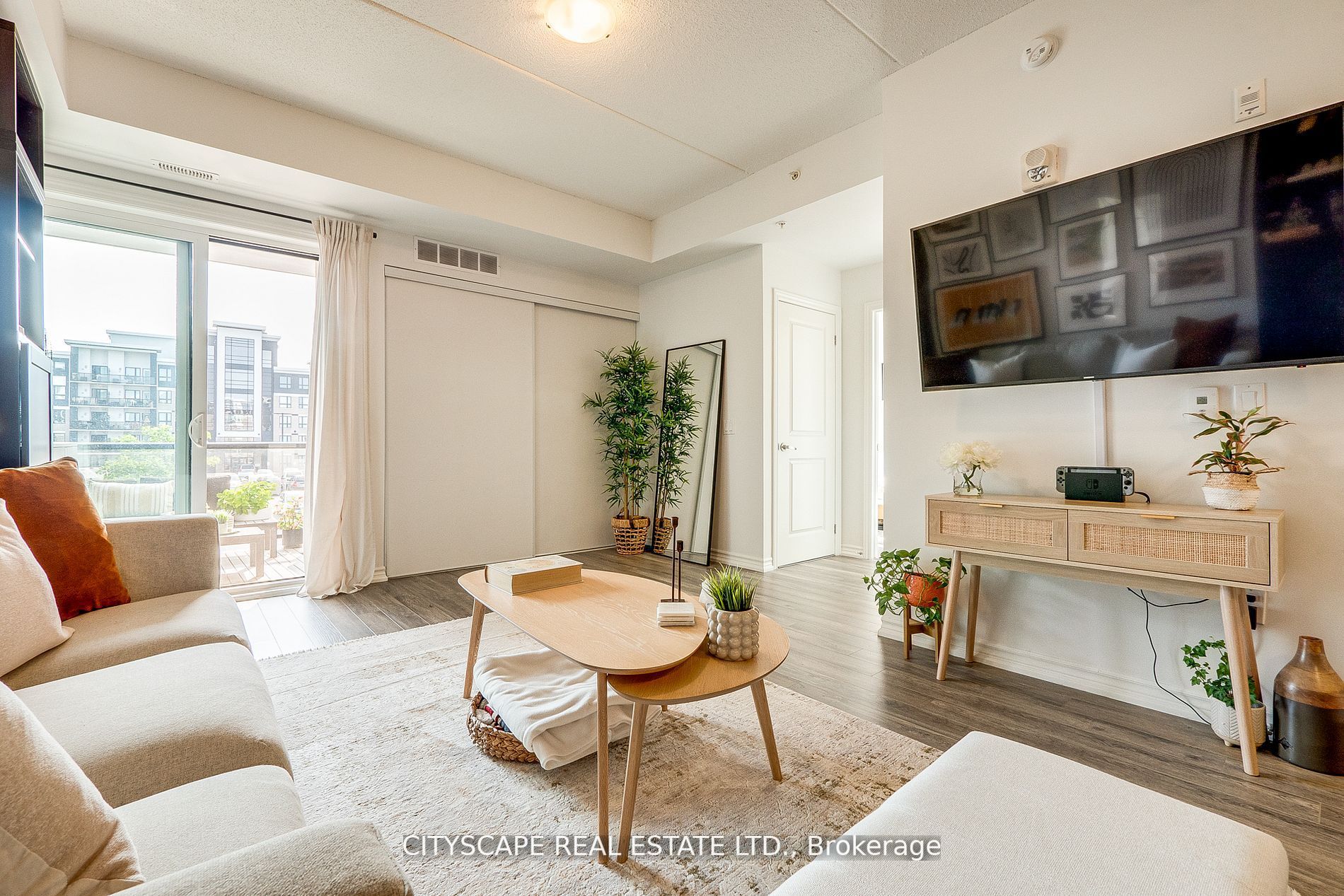 640 Sauve St, #204