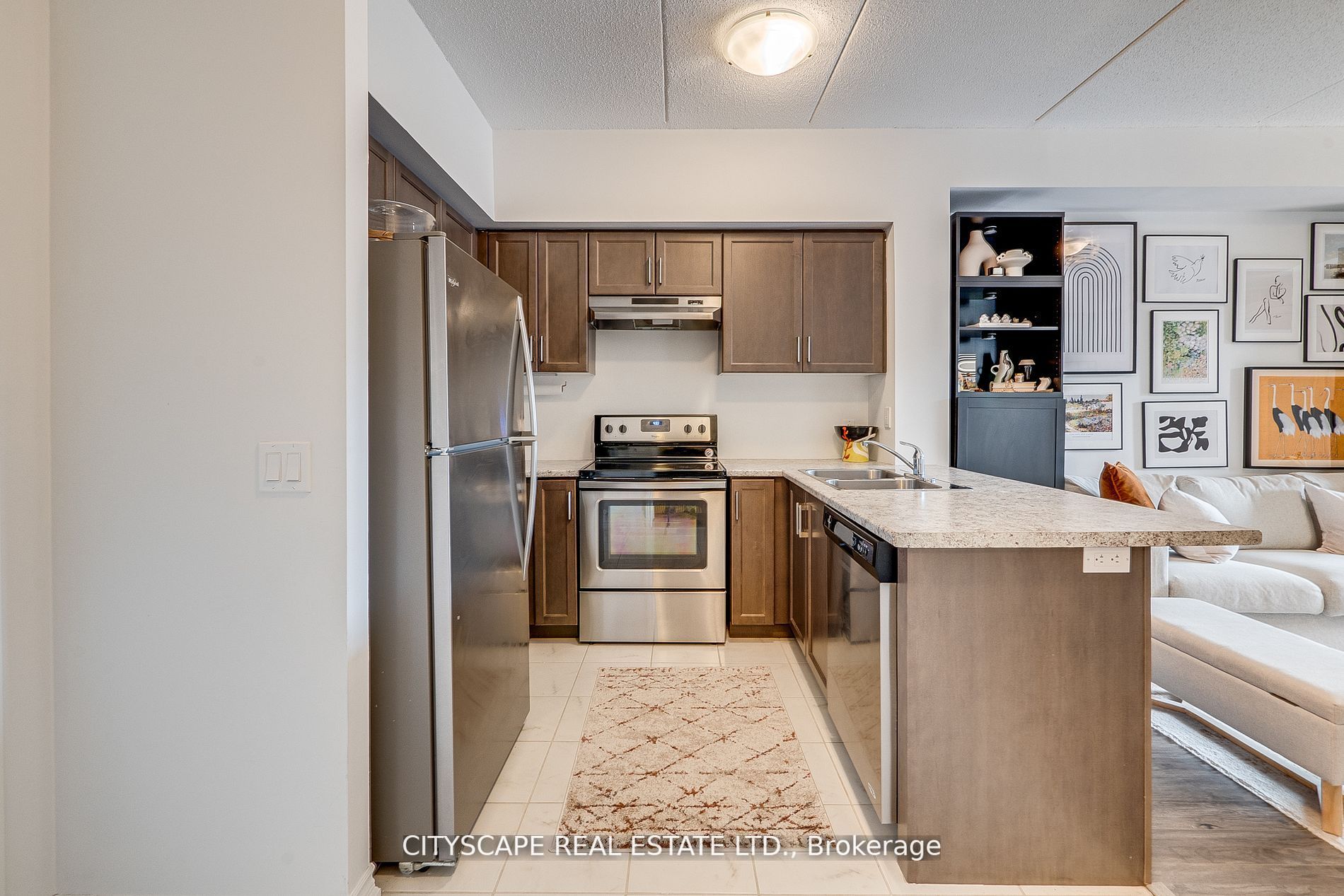 640 Sauve St, #204