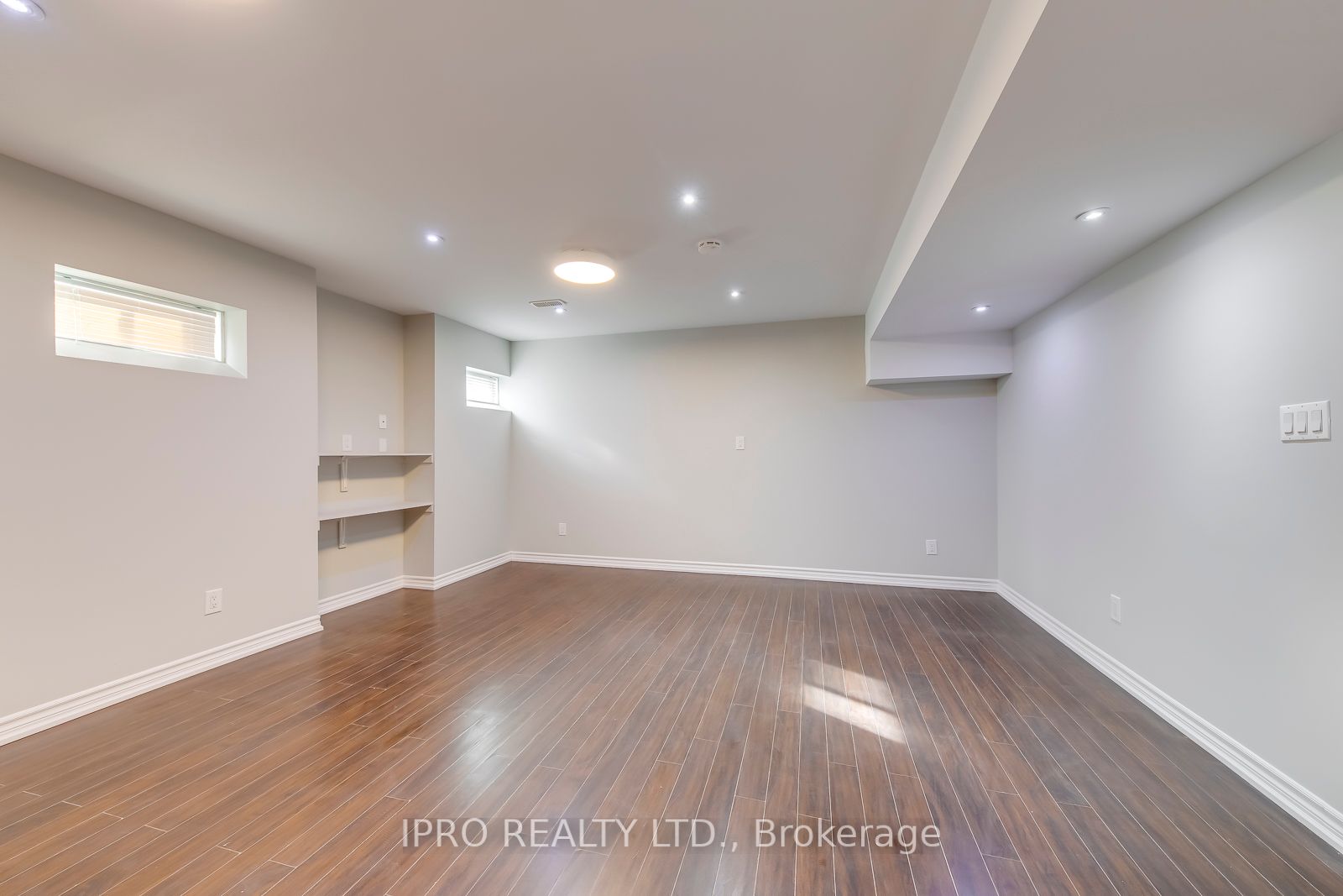 368 Landsborough Ave