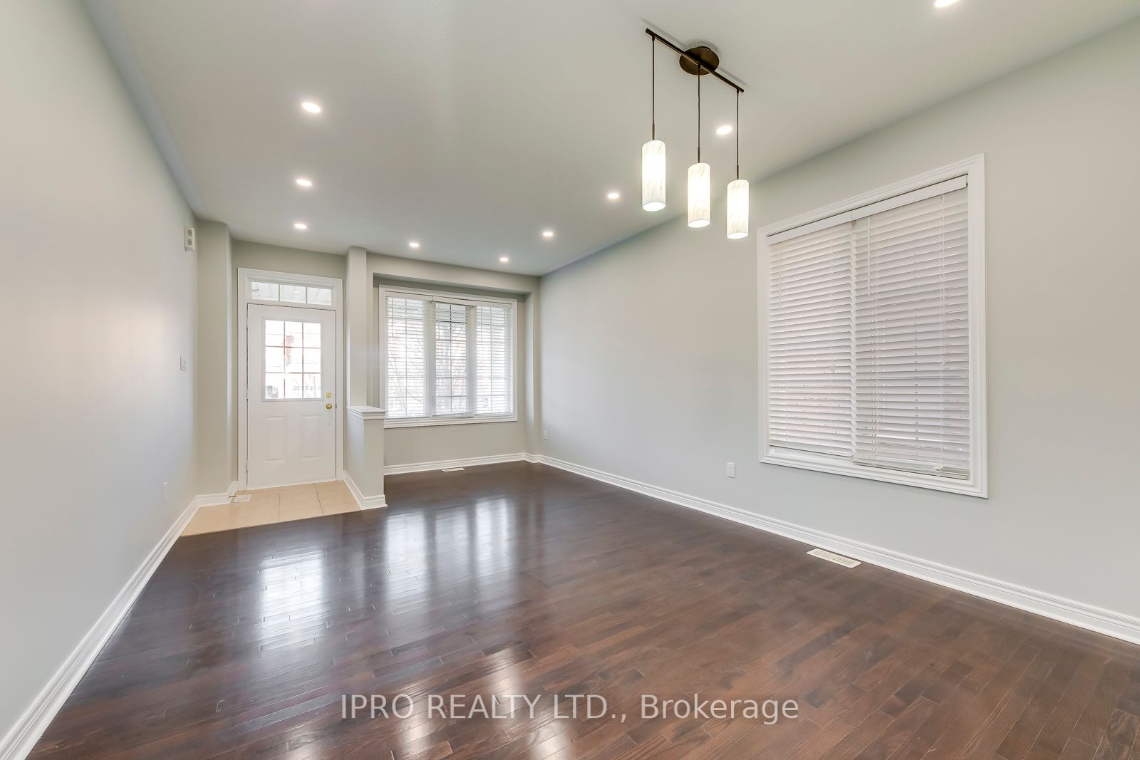 368 Landsborough Ave