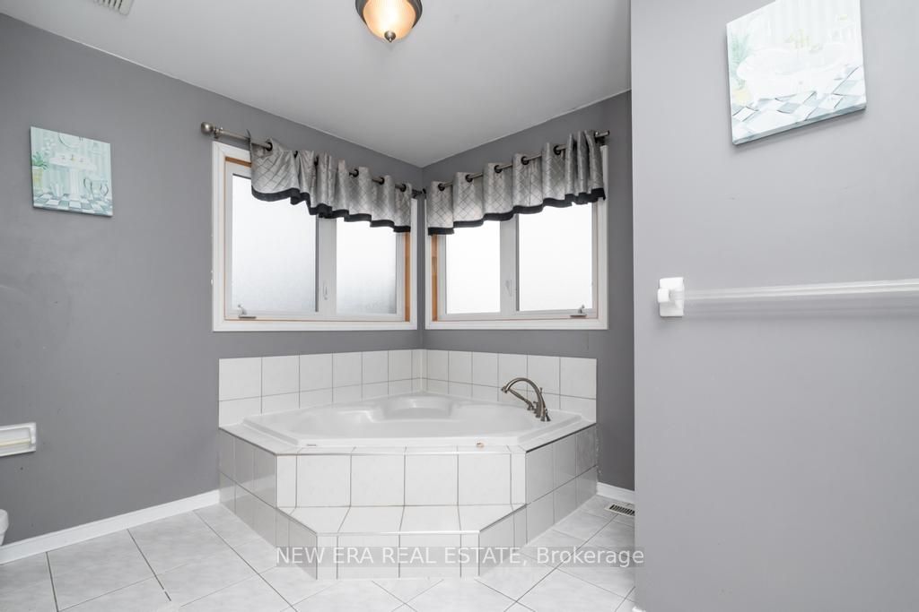 5015 Natkarni Cres