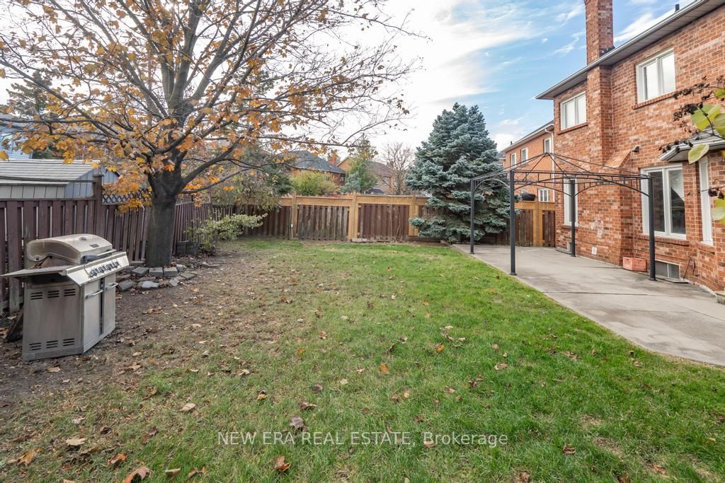 5015 Natkarni Cres