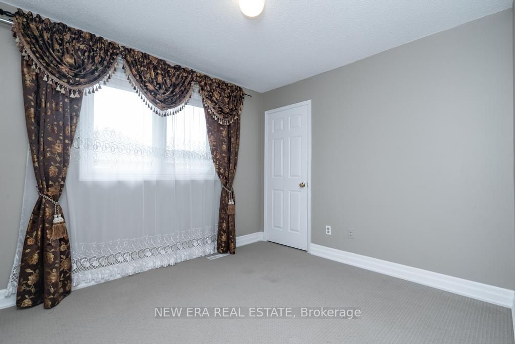 5015 Natkarni Cres