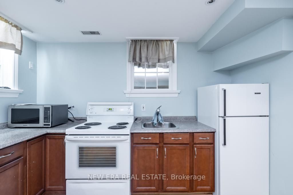 5015 Natkarni Cres