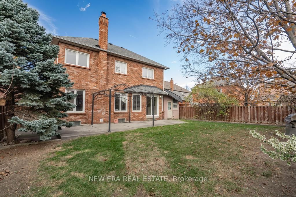 5015 Natkarni Cres