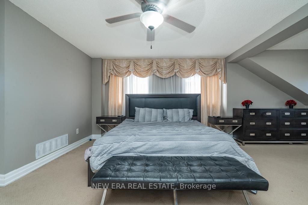 5015 Natkarni Cres