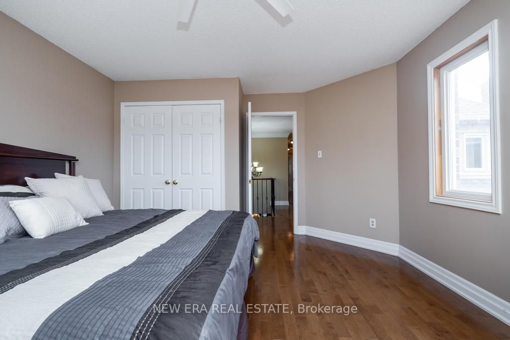 5015 Natkarni Cres