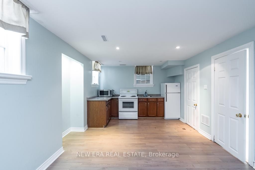 5015 Natkarni Cres