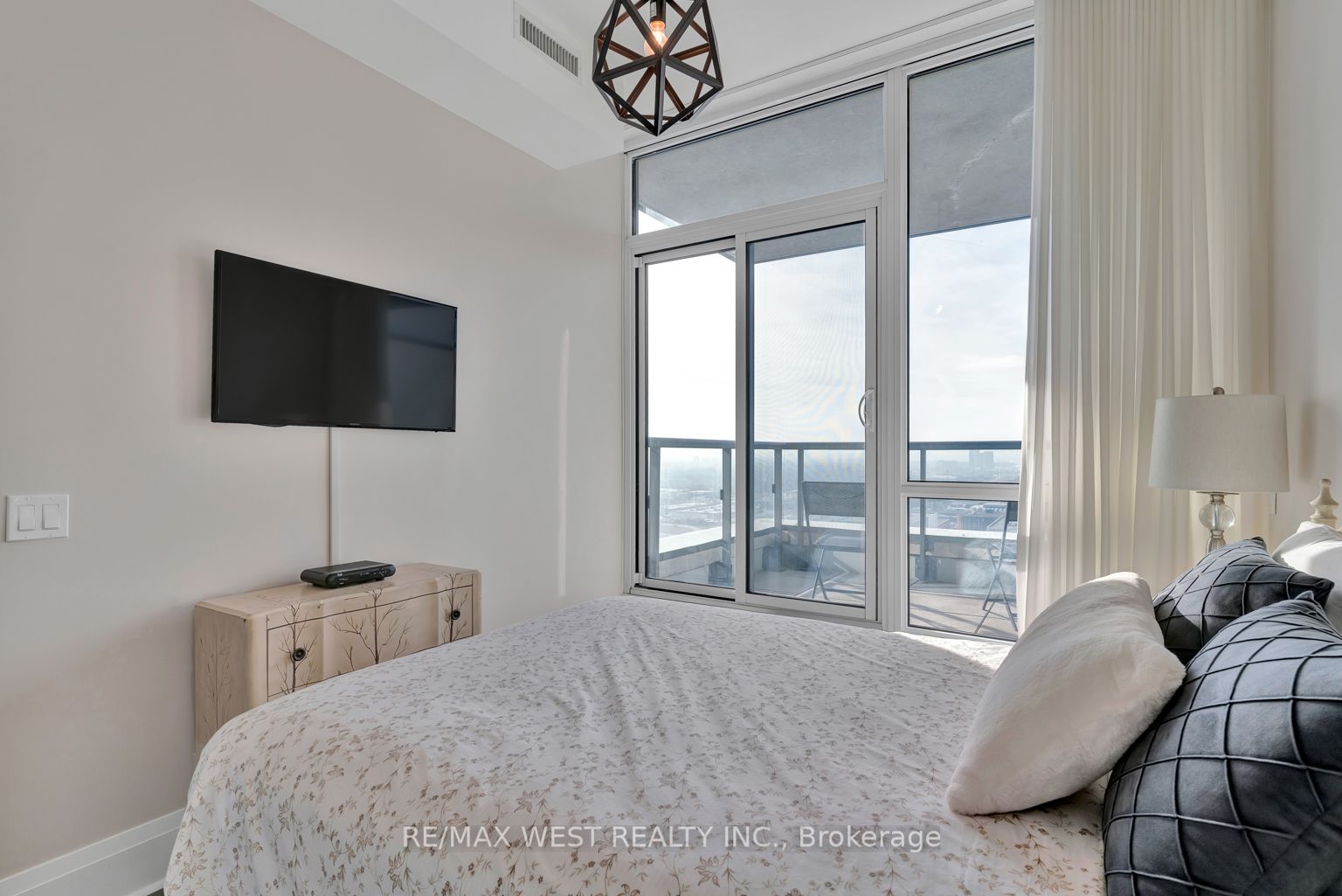 15 Zorra St, #2307