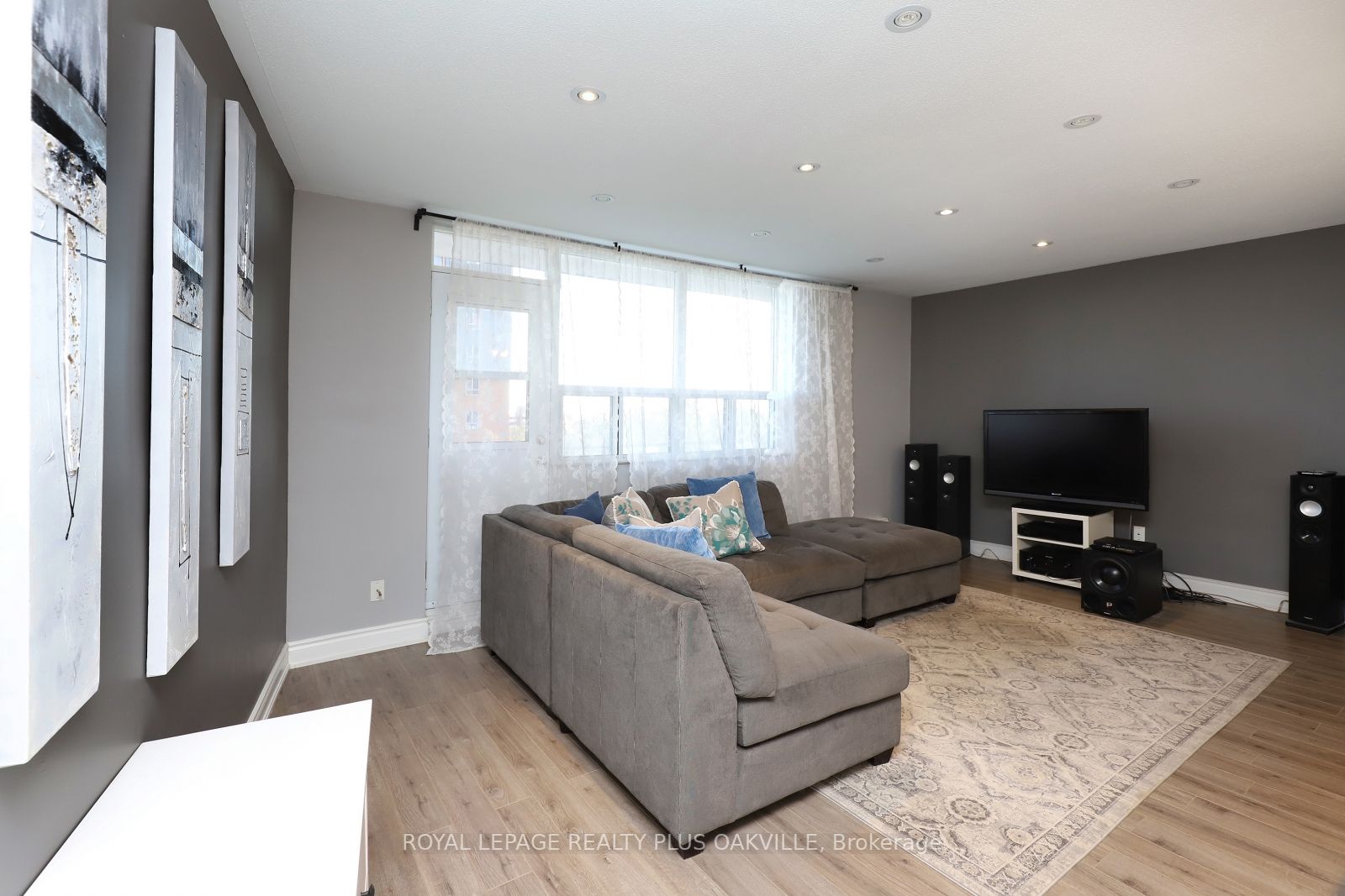 3105 Queen Frederica Dr, #504