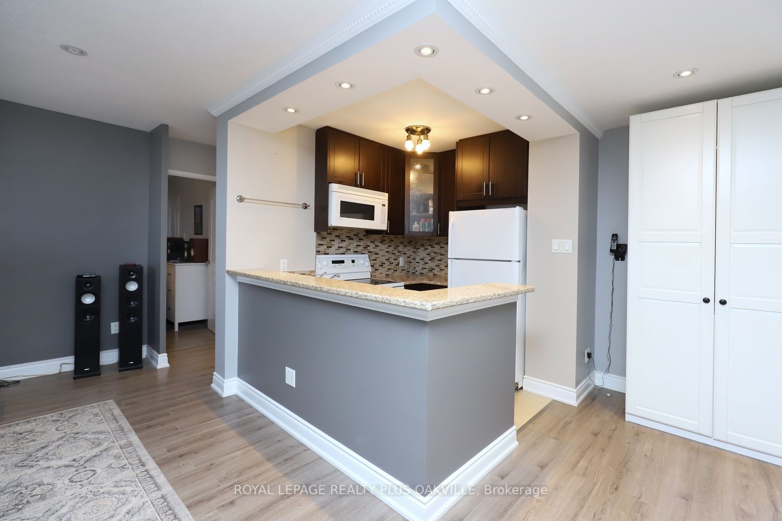 3105 Queen Frederica Dr, #504