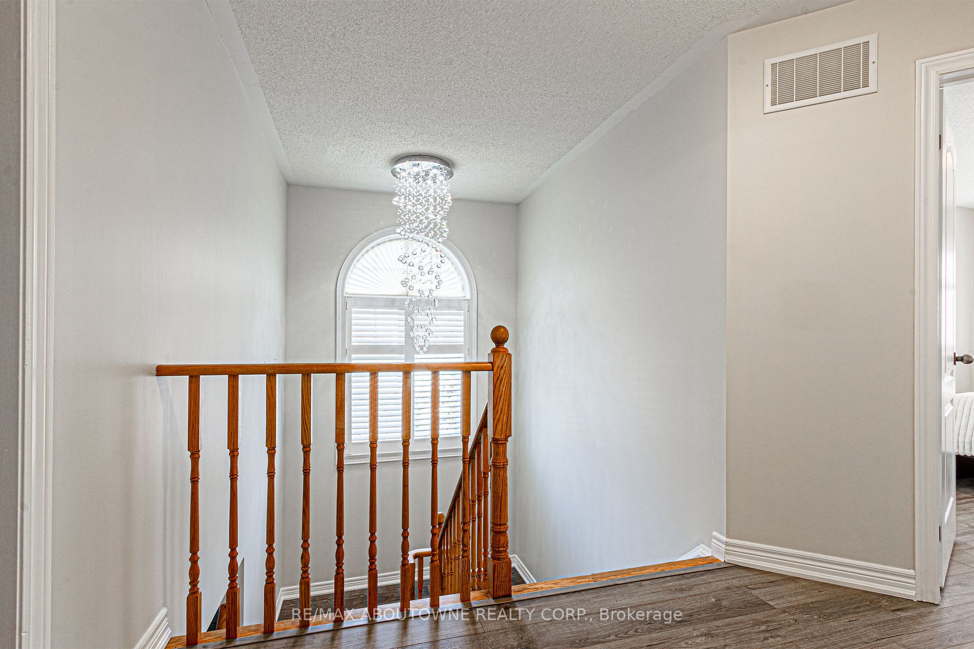 3119 Highbourne Cres