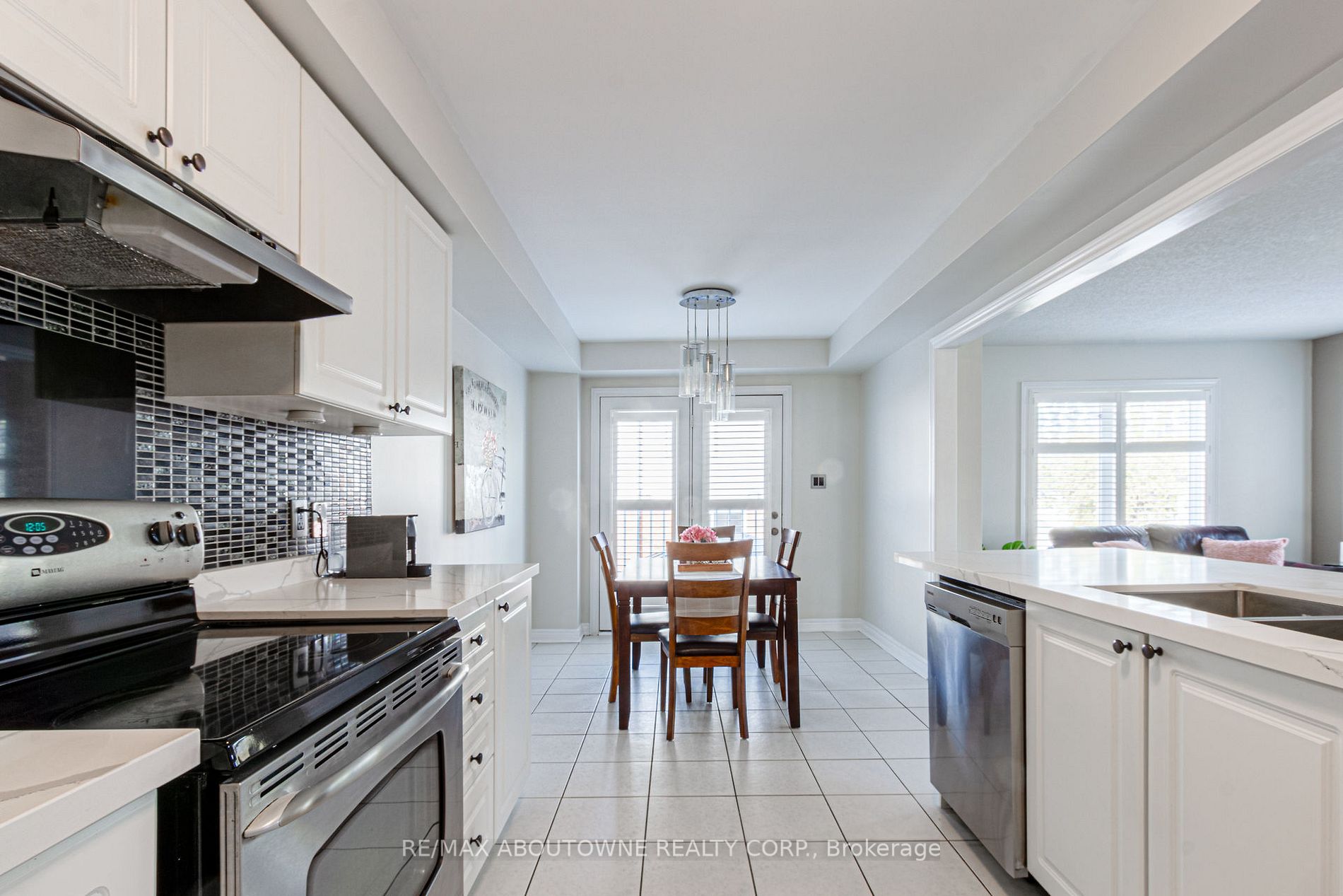 3119 Highbourne Cres