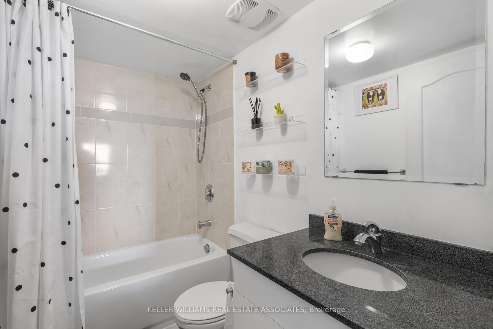 7405 Goreway Dr, #612