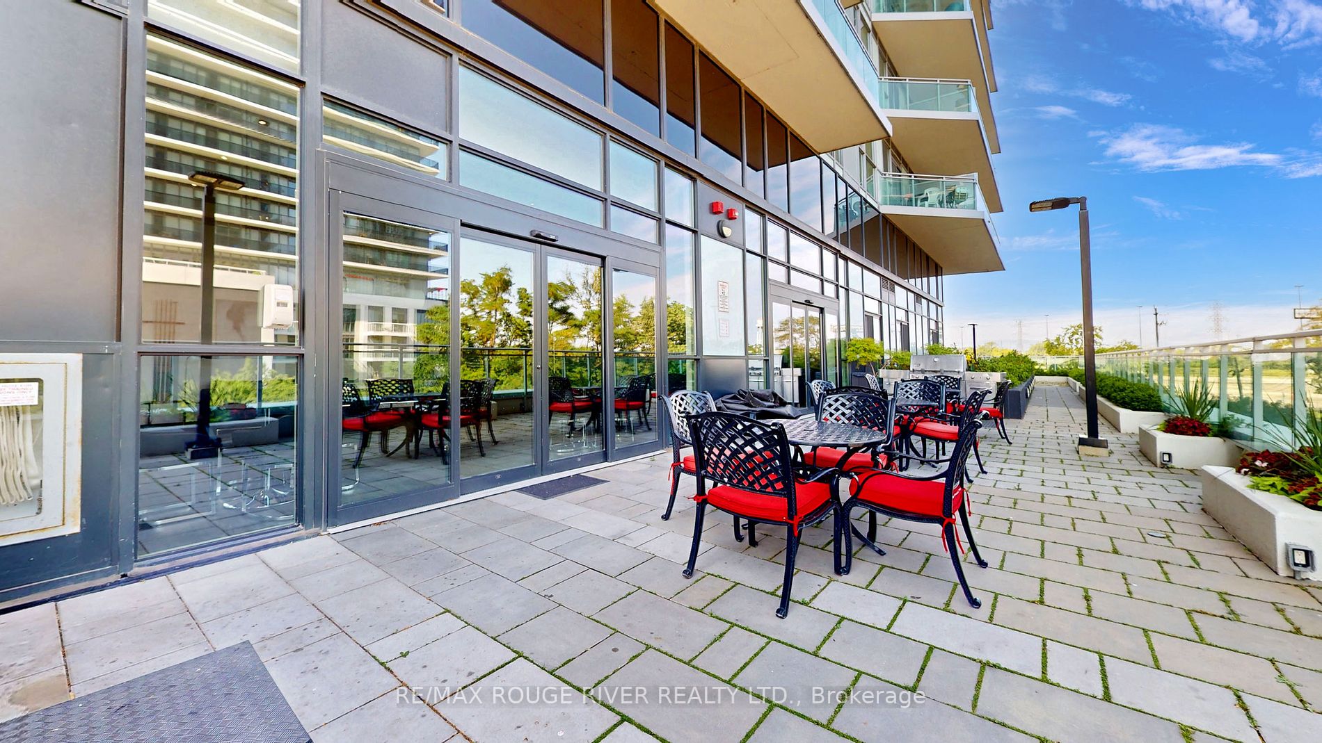 33 Shore Breeze Dr, #906