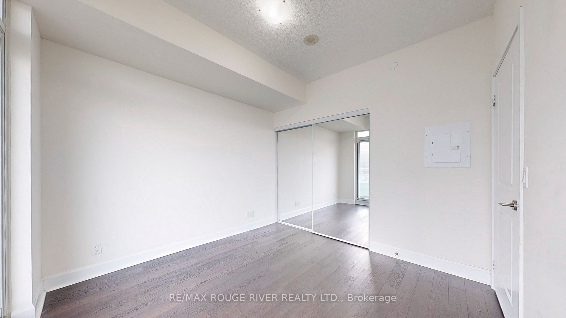 33 Shore Breeze Dr, #906