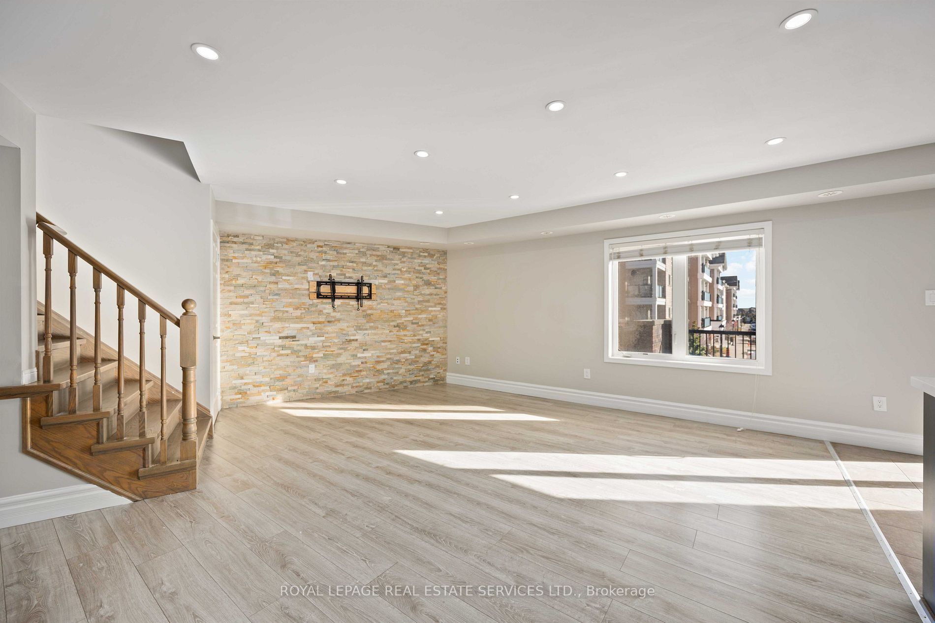 50 Baycliffe Cres