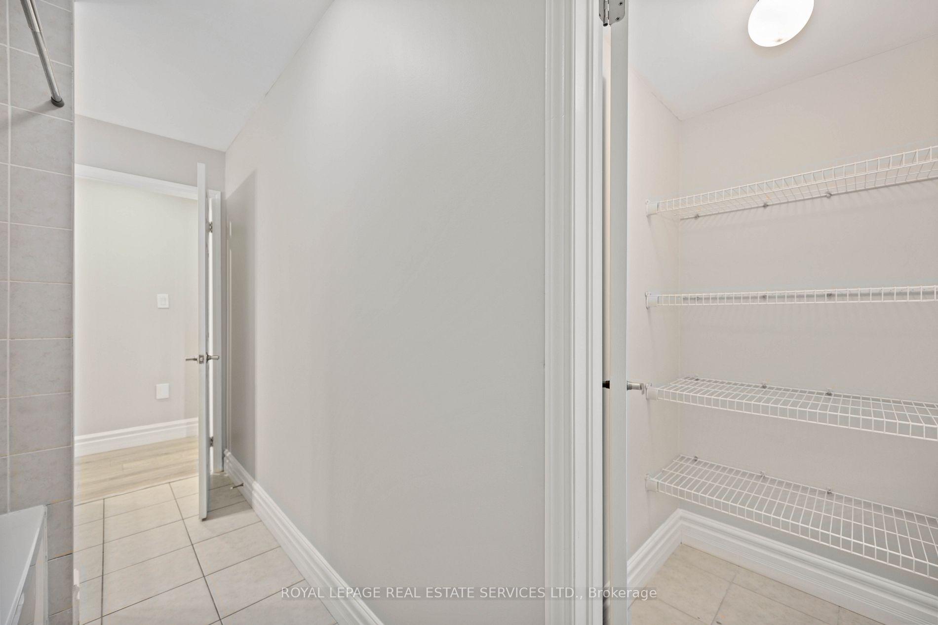 50 Baycliffe Cres