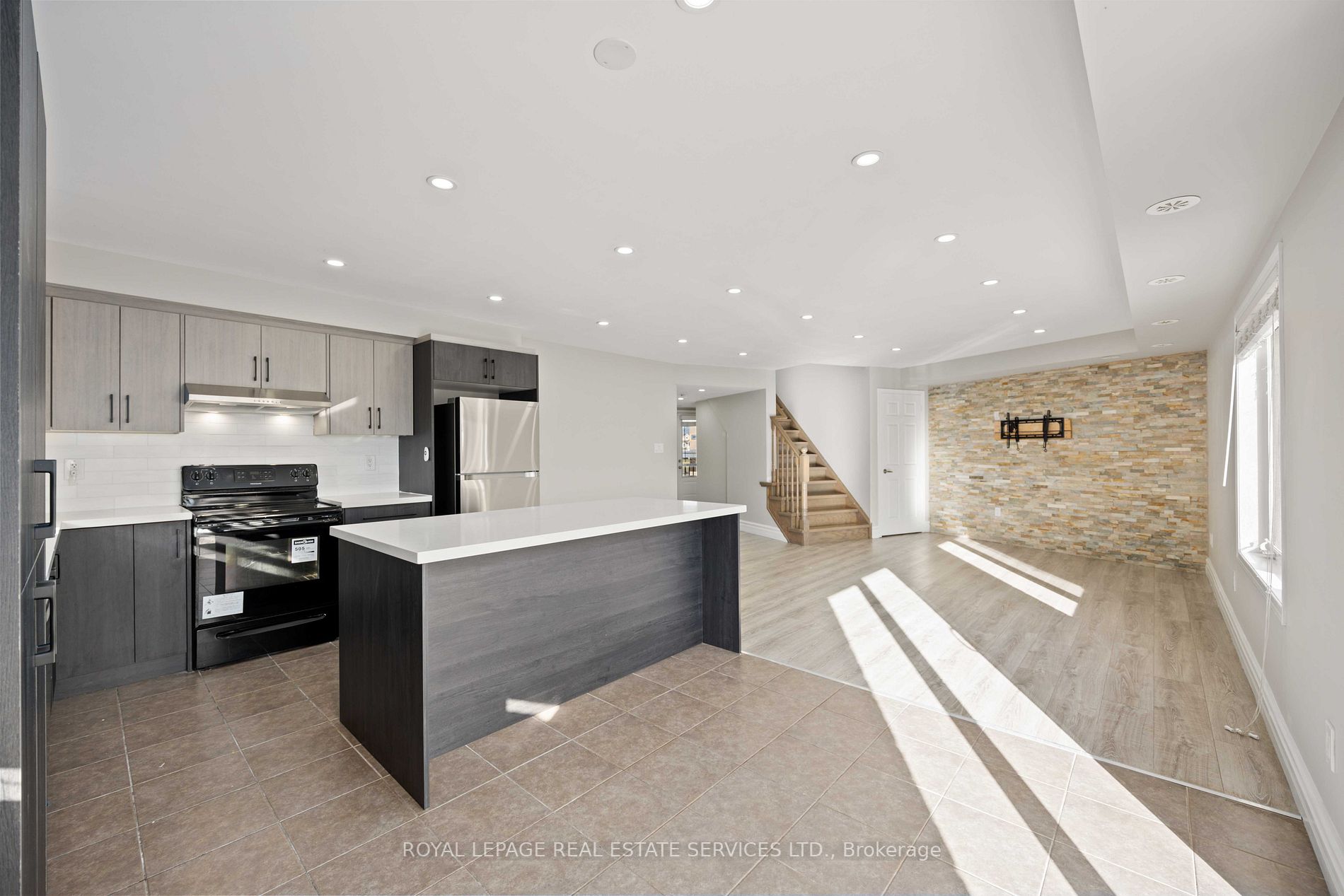 50 Baycliffe Cres