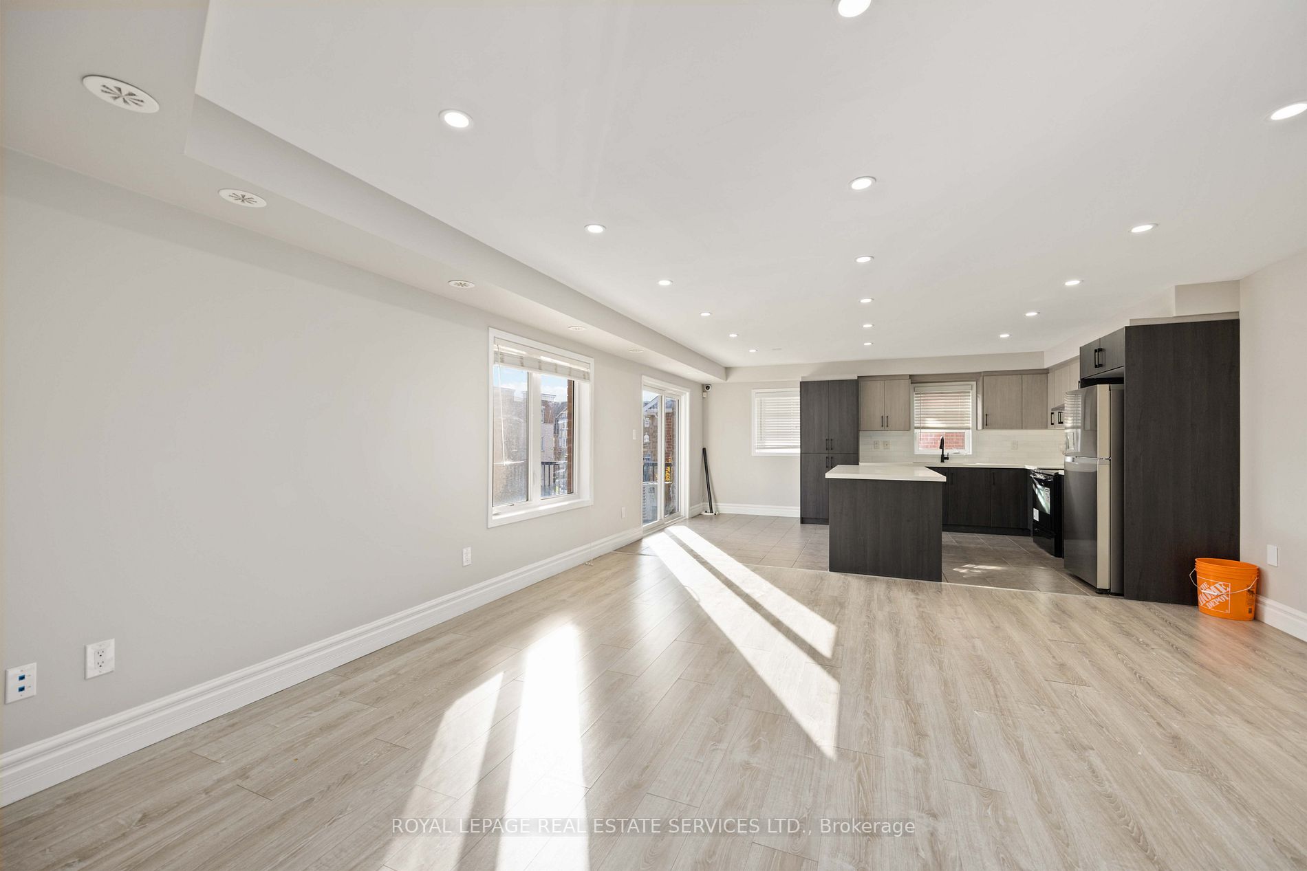 50 Baycliffe Cres