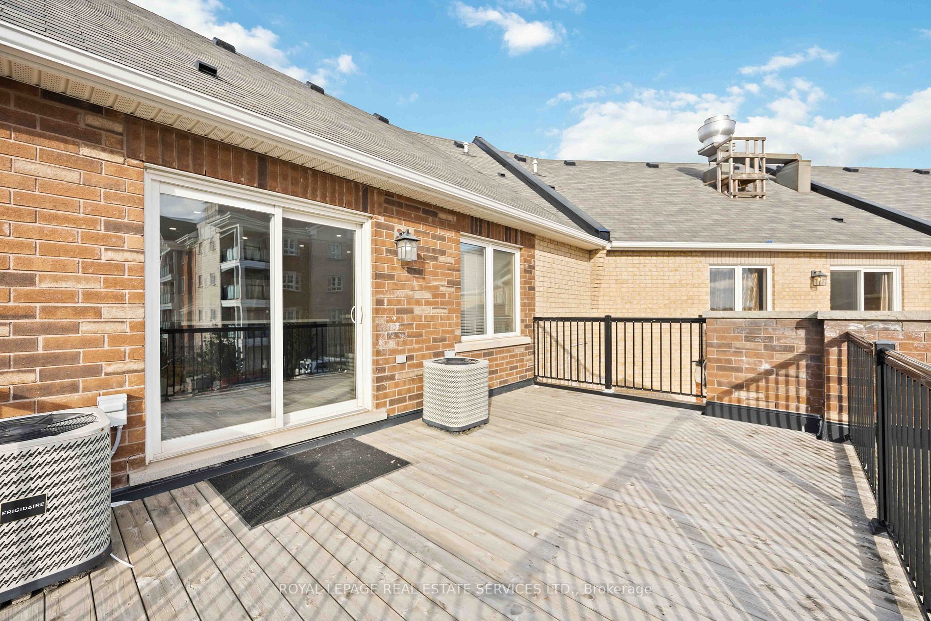 50 Baycliffe Cres