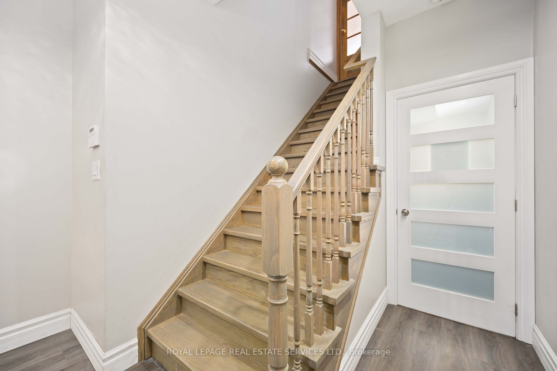 50 Baycliffe Cres